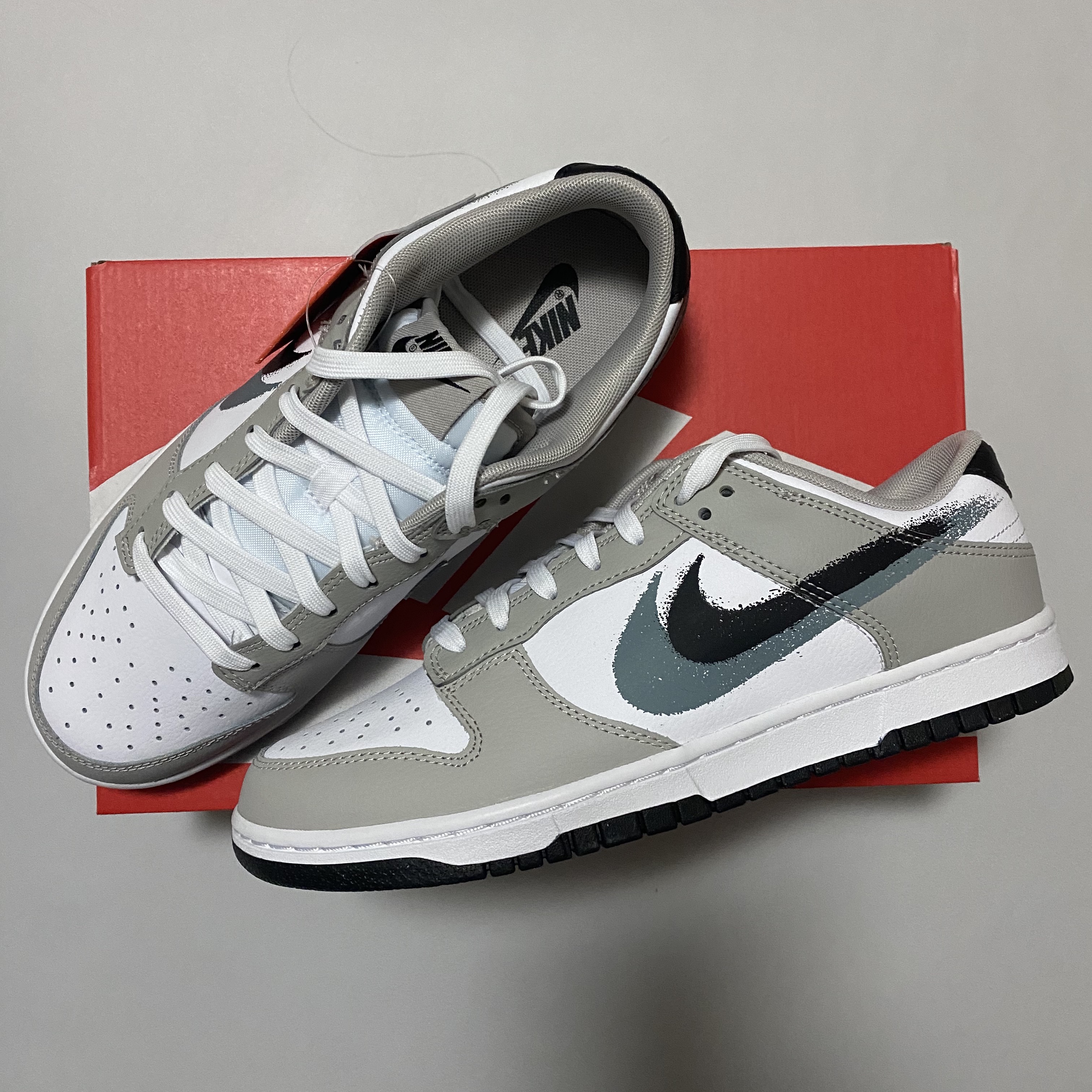 Nike Dunk Low Cool Grey White 착용 스타일 - 1