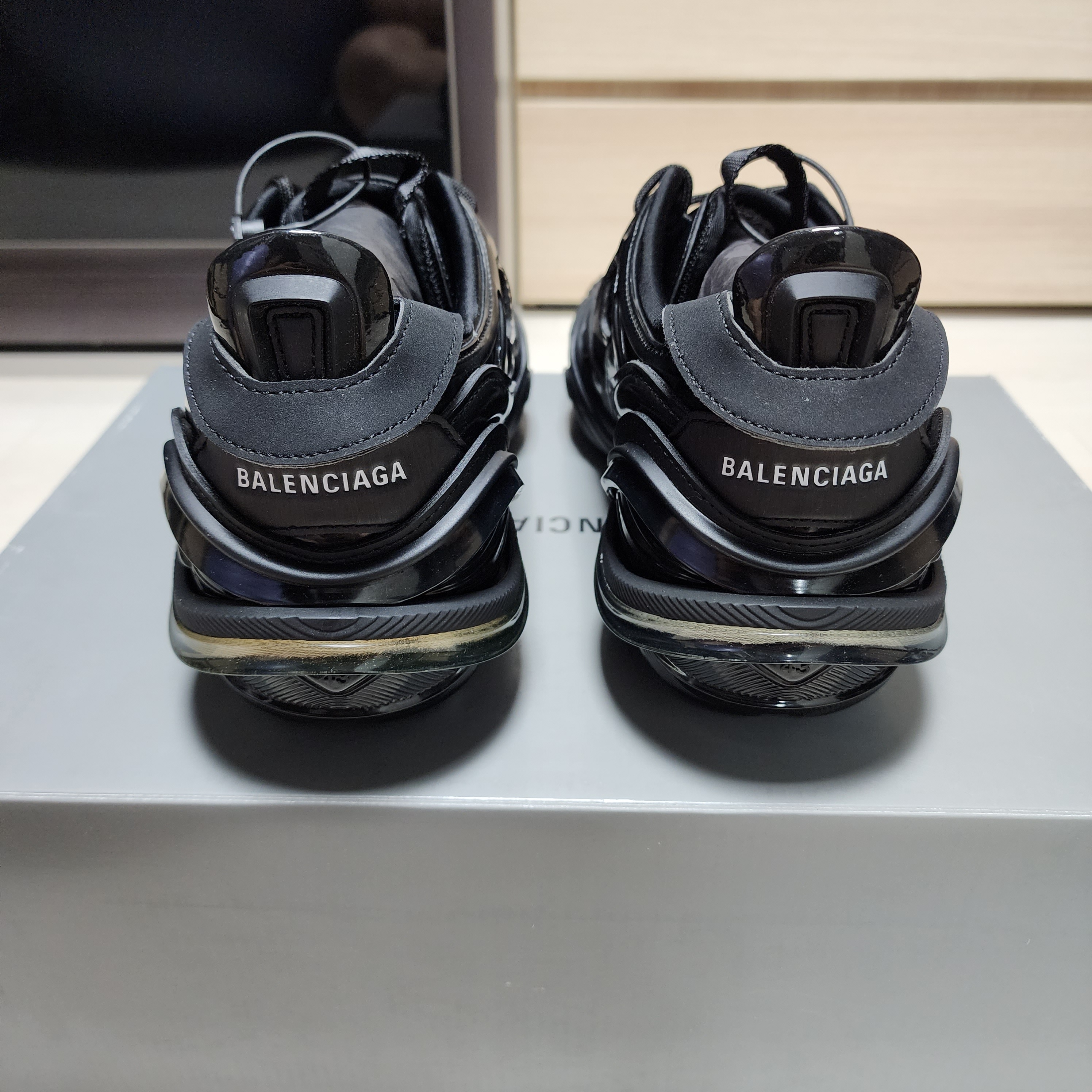 Balenciaga Tyrex Sneakers Black 착용 스타일 - 3