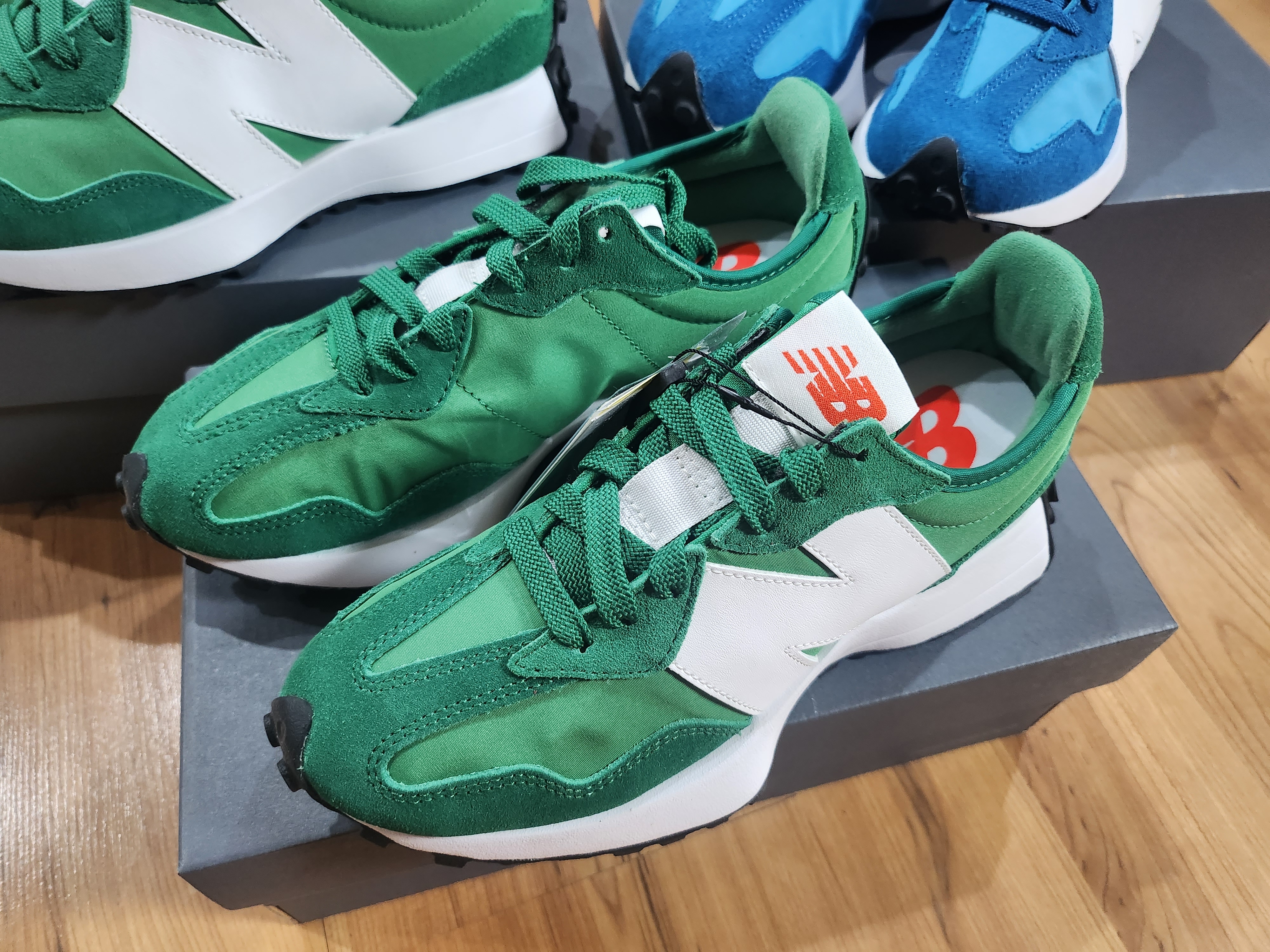 New Balance 327 Light Rogue Wave 착용 스타일 - 2
