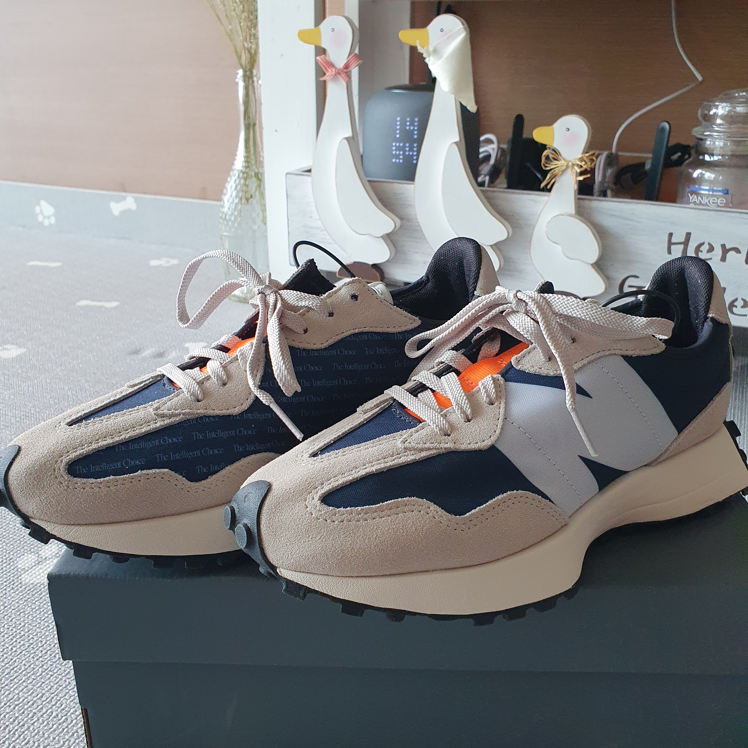 (W) New Balance 327 Outerspace Light Grey, Nike x J.Crew Killshot 2 Sail Midnight Navy 착용 스타일 - 2