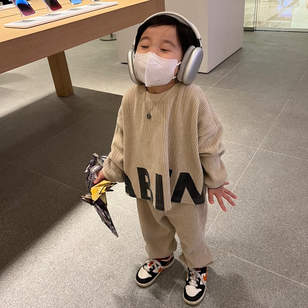 (TD) Nike Dunk Low PRM Halloween, Apple AirPods Max Lightning Silver (Korean Ver.) 착용 스타일