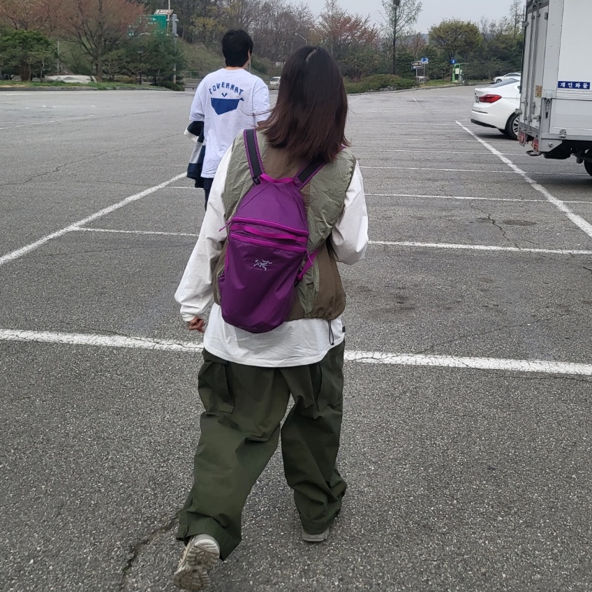 Arc'teryx Heliad 15 Backpack Groovie 착용 스타일 - 2