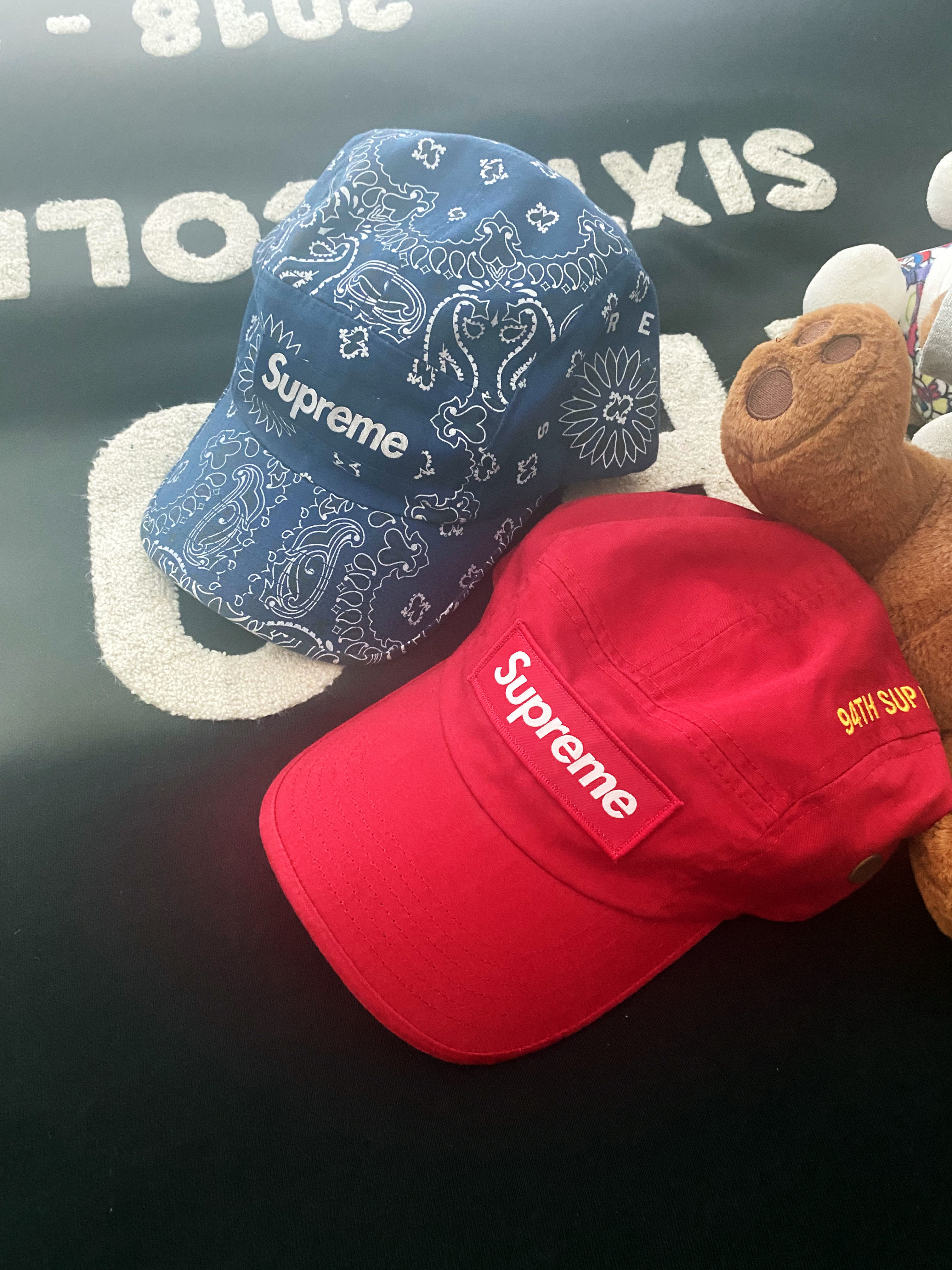Supreme Military Camp Cap Red - 21FW, Supreme Bandana Camp Cap Navy - 21SS 착용 스타일