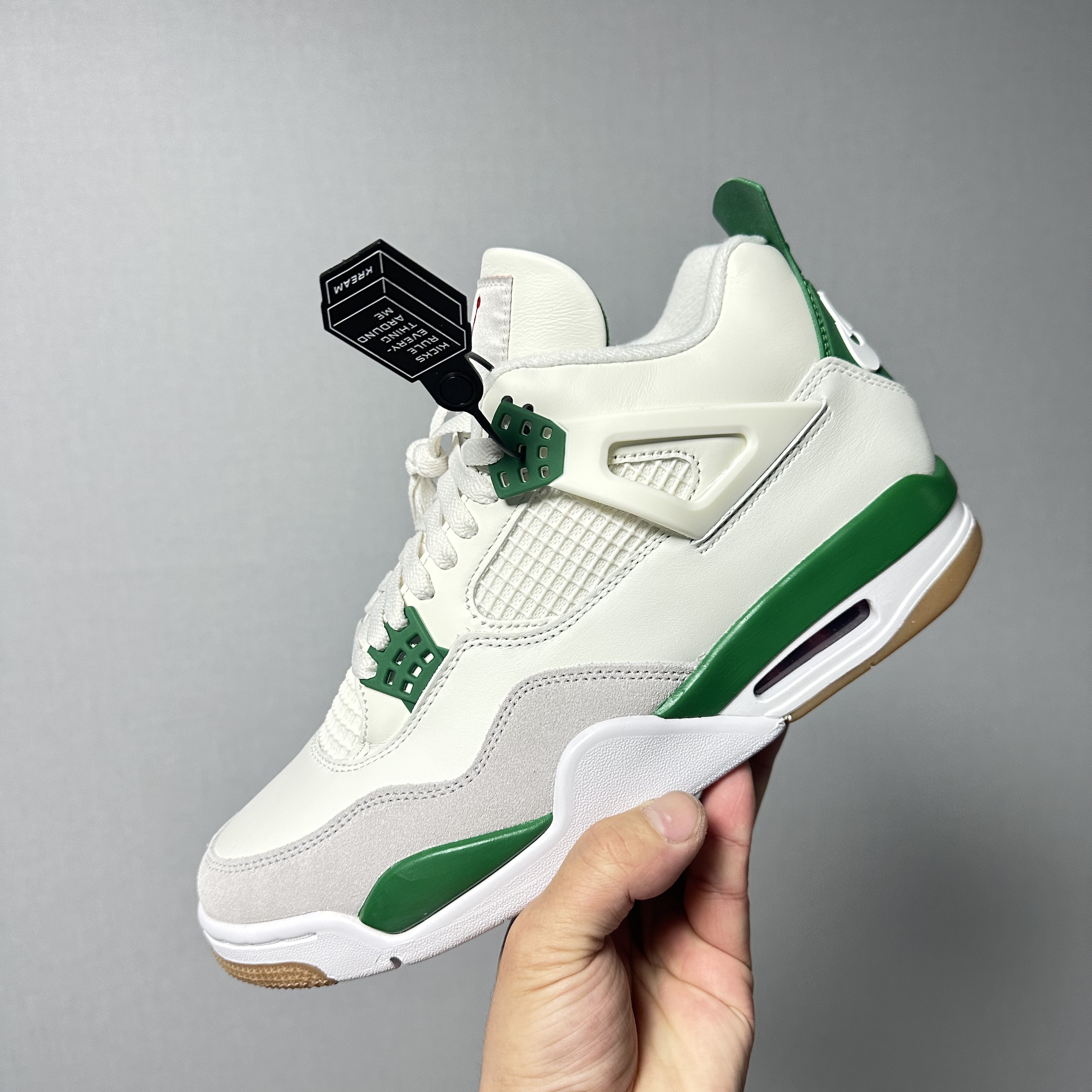 Jordan 4 x Nike SB Retro SP Pine Green 착용 스타일 - 2
