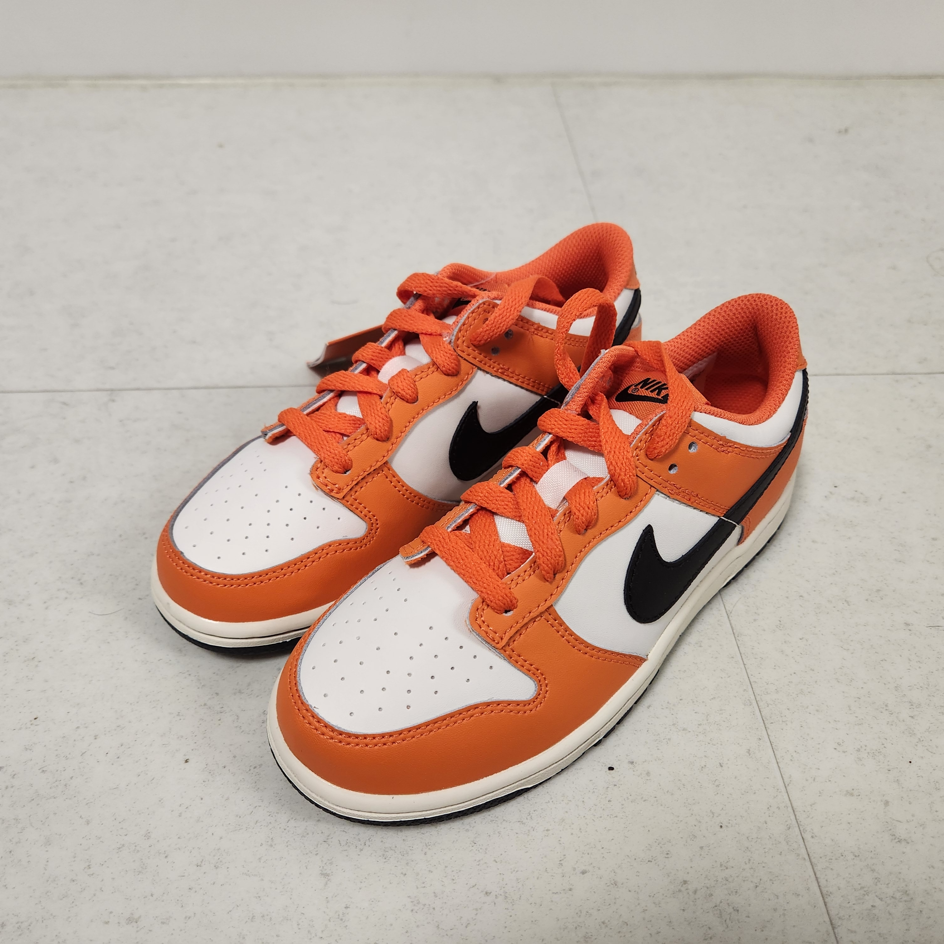 (GS) Nike Dunk Low Safety Orange 착용 스타일 - 1