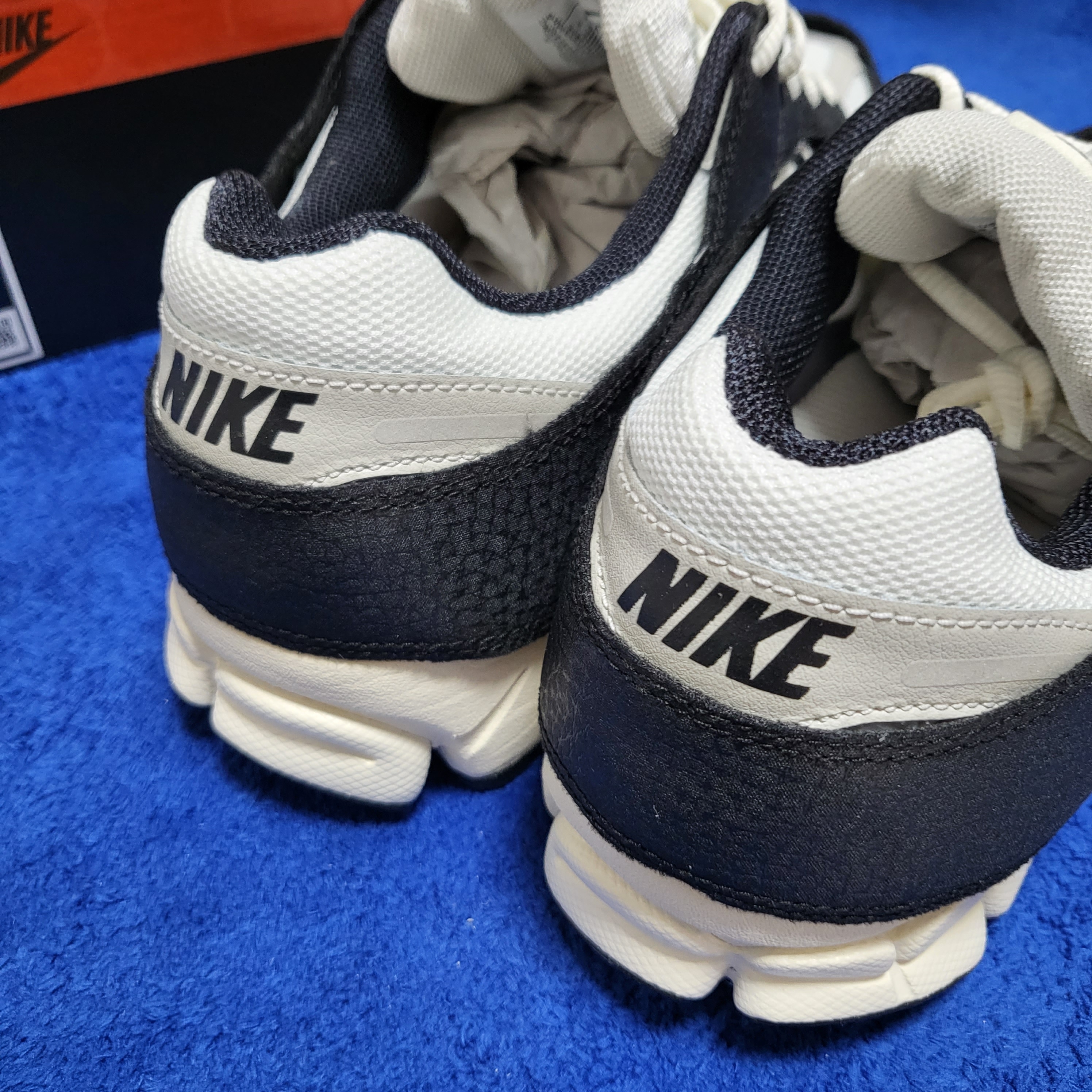 (W) Nike Zoom Vomero 5 Wolf Grey and Black 착용 스타일 - 2