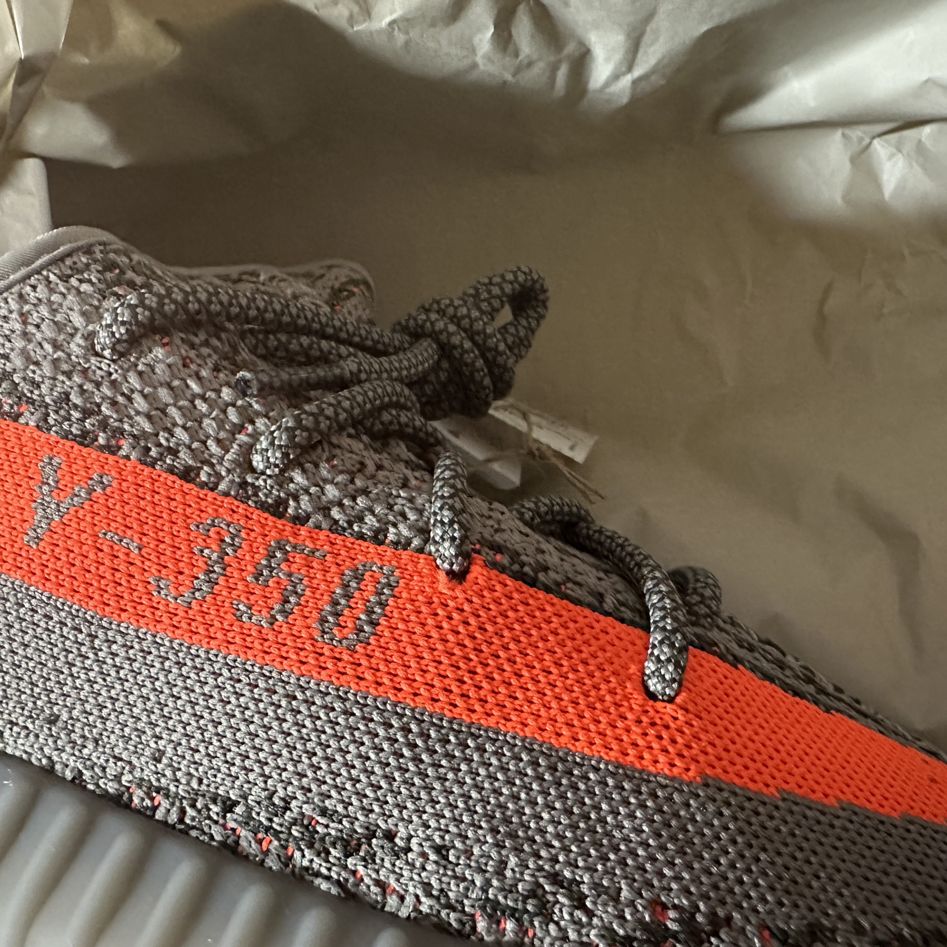 Adidas Yeezy Boost 350 V2 Beluga - Reflective 착용 스타일