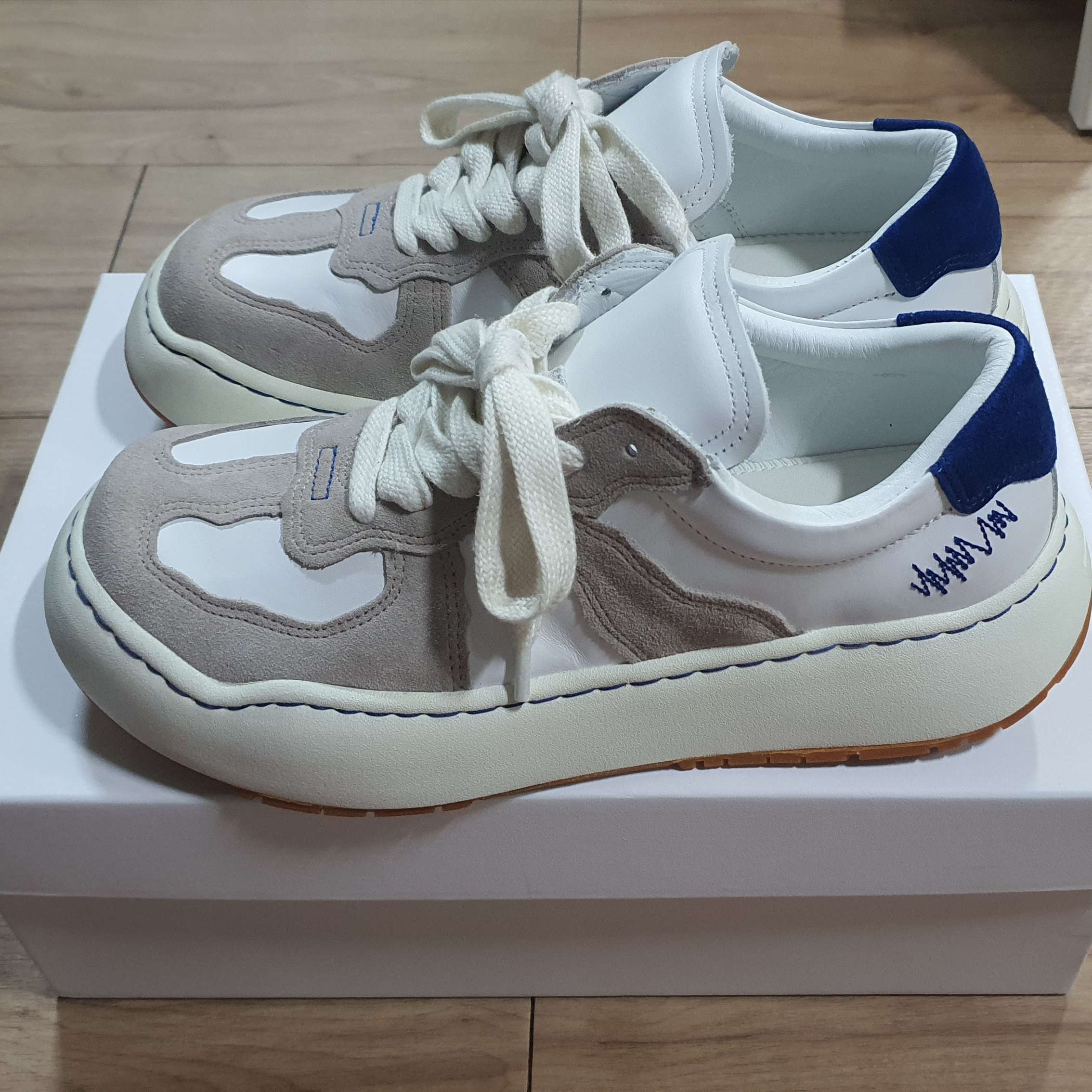 Ader Error Log; Baus Off White 착용 스타일