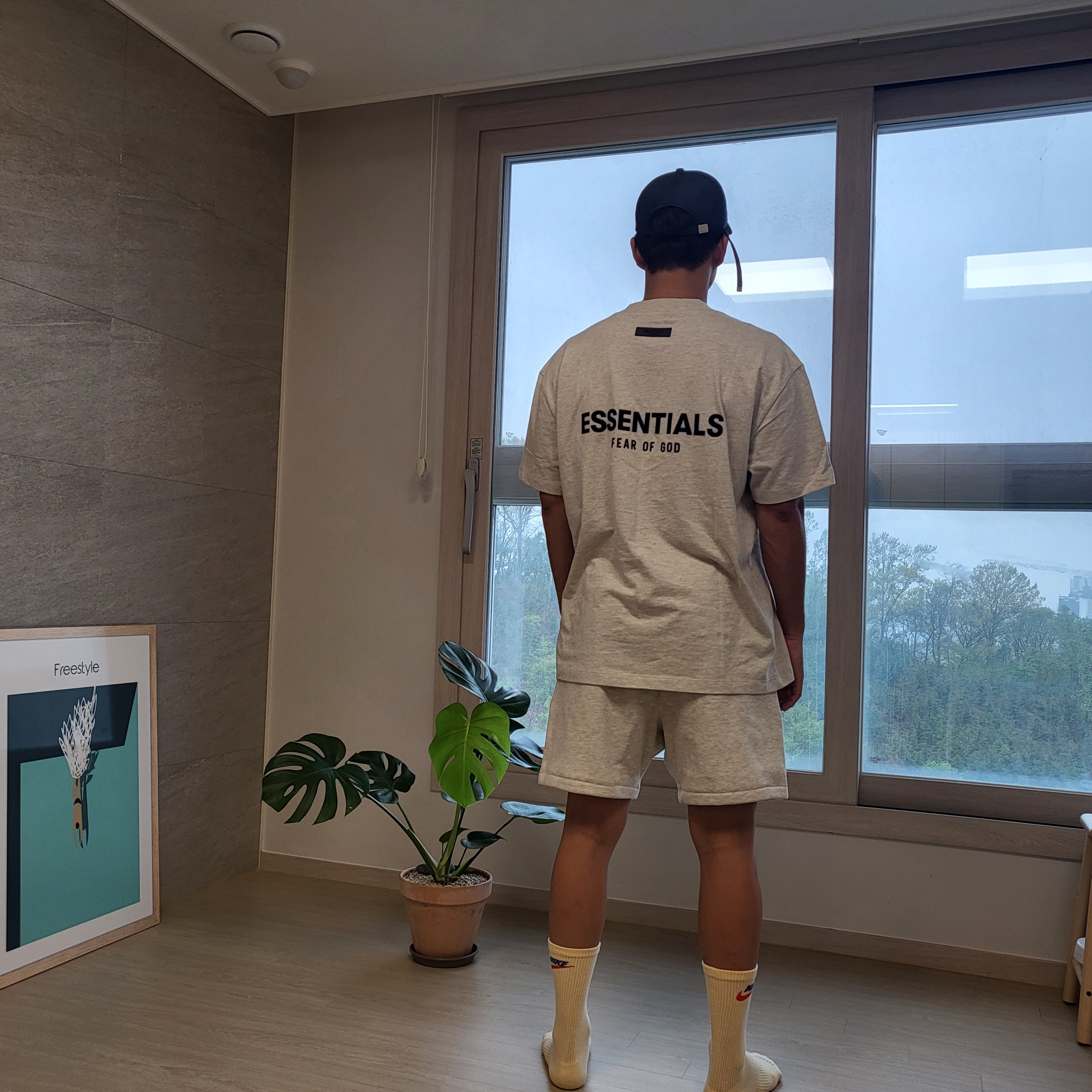 Essentials The Core Collection Sweatshorts Light Oatmeal 착용 스타일 - 1