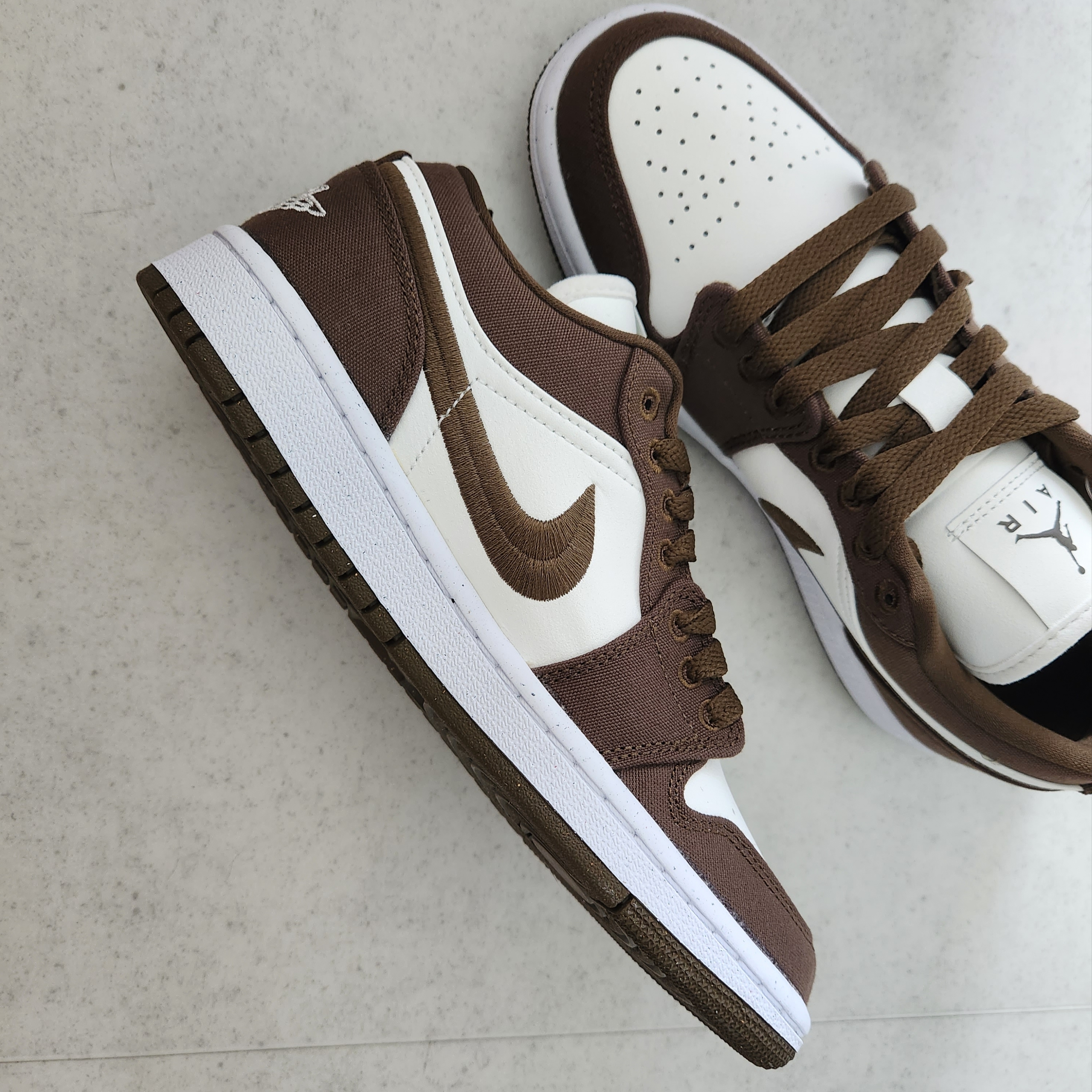 (W) Jordan 1 Low SE Light Olive 착용 스타일 - 4