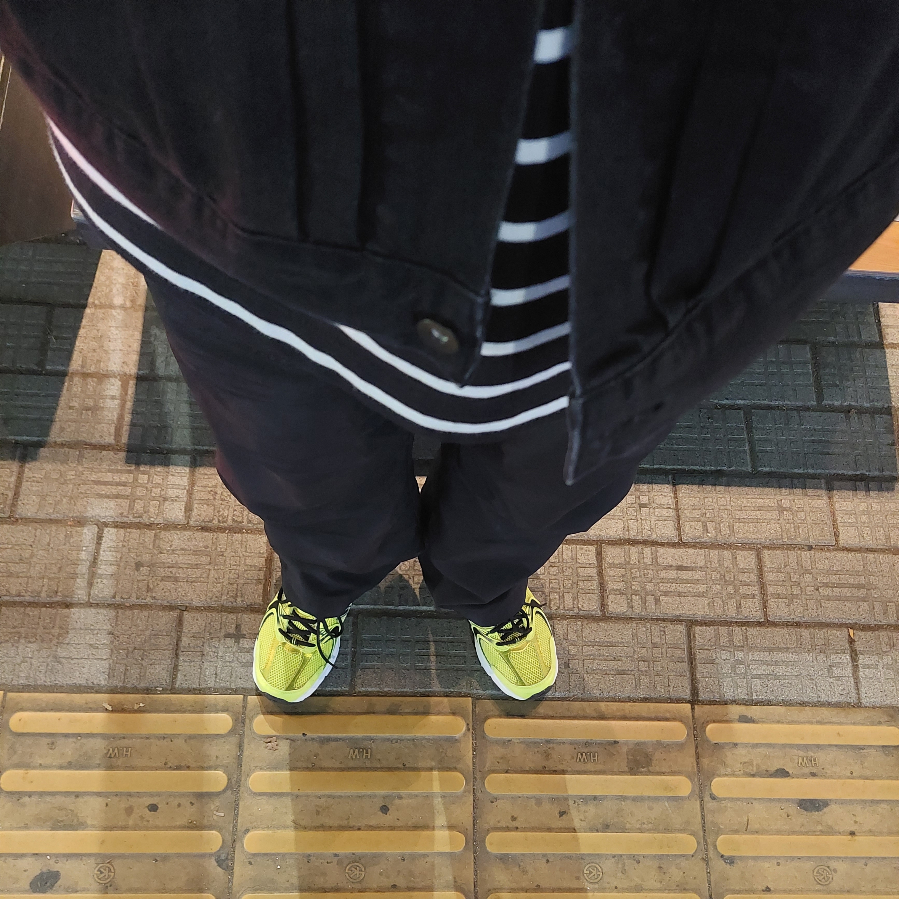 New Balance 530 Yellow 착용 스타일