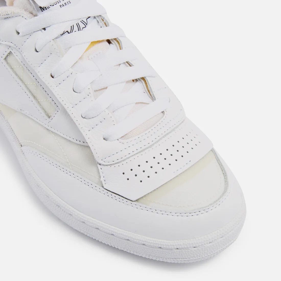 Reebok x Maison Margiela Project 0 Club C Memory of V2 Classic White Core Black 착용 스타일 - 2