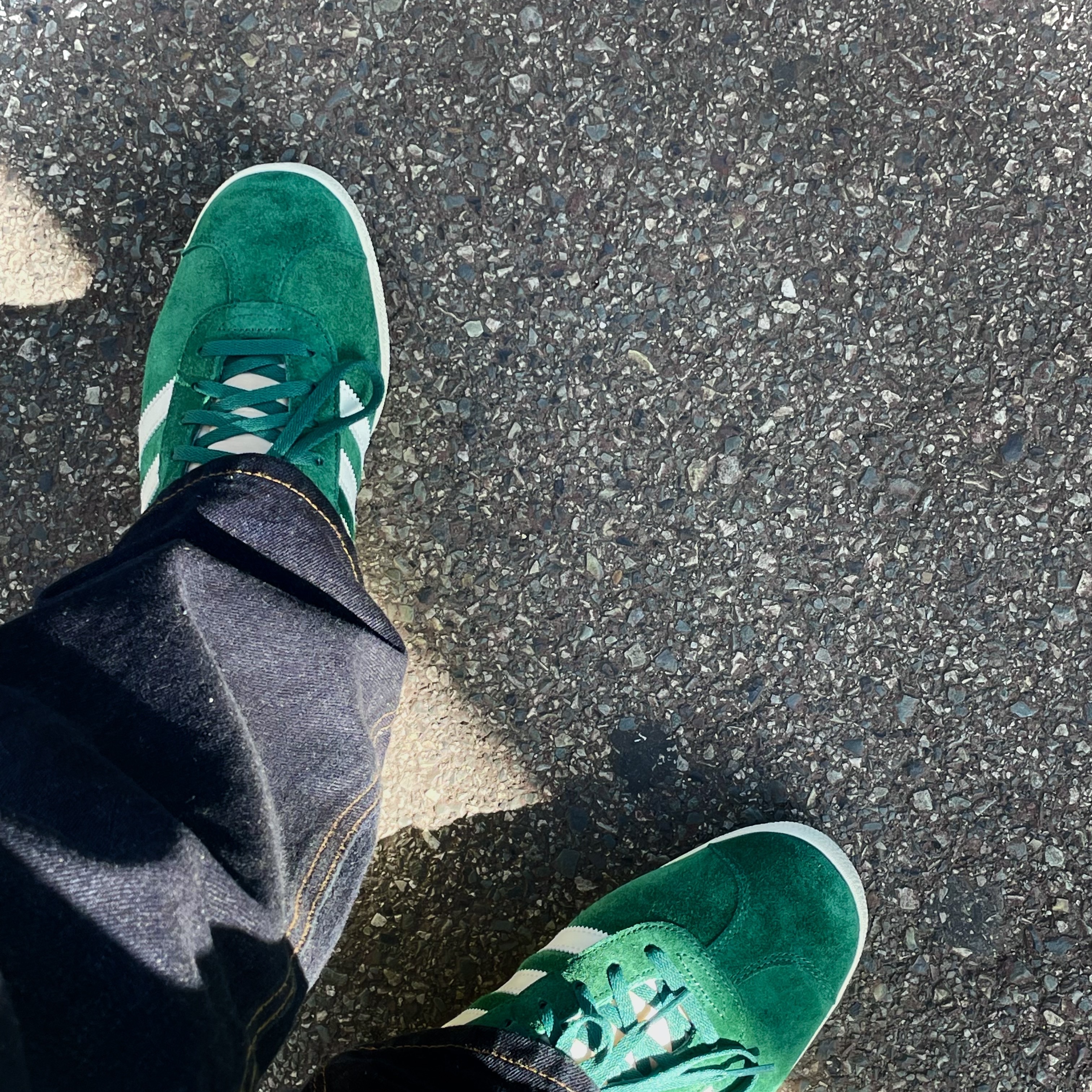 Adidas Gazelle Dark Green Cream White 착용 스타일