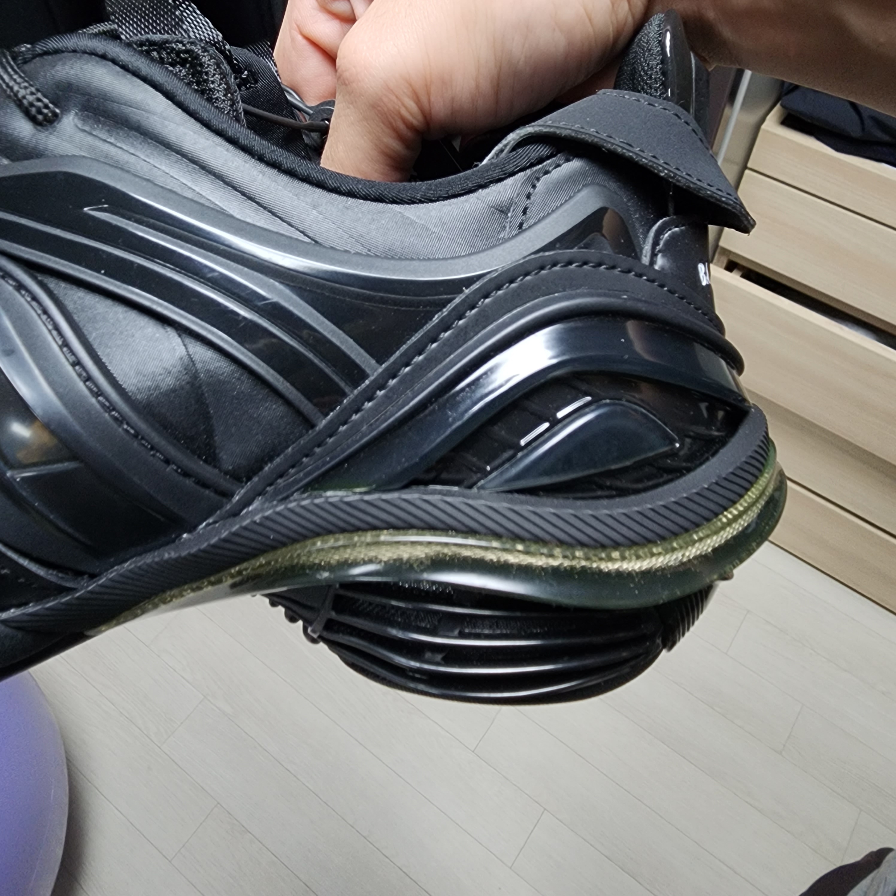 Balenciaga Tyrex Sneakers Black 착용 스타일 - 5