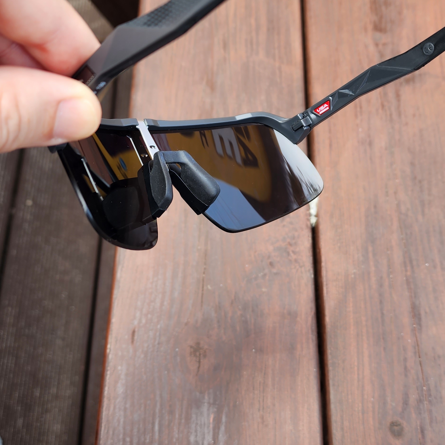 Oakley Sutro Polished Black Frame Prizm Black Lenses Low Bridge Fit 착용 스타일 - 2