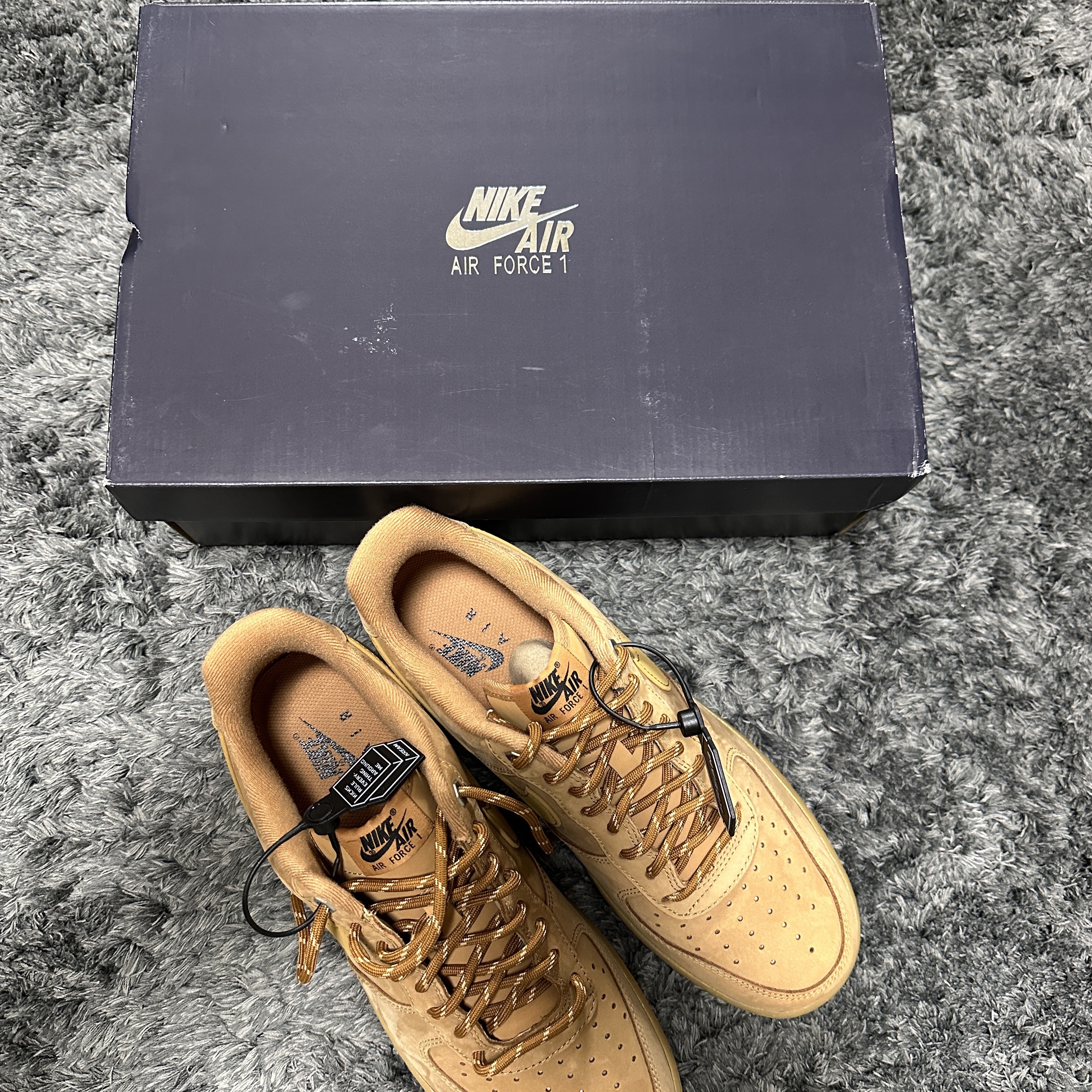 Nike Air Force 1 '07 WB Flax 착용 스타일 - 1