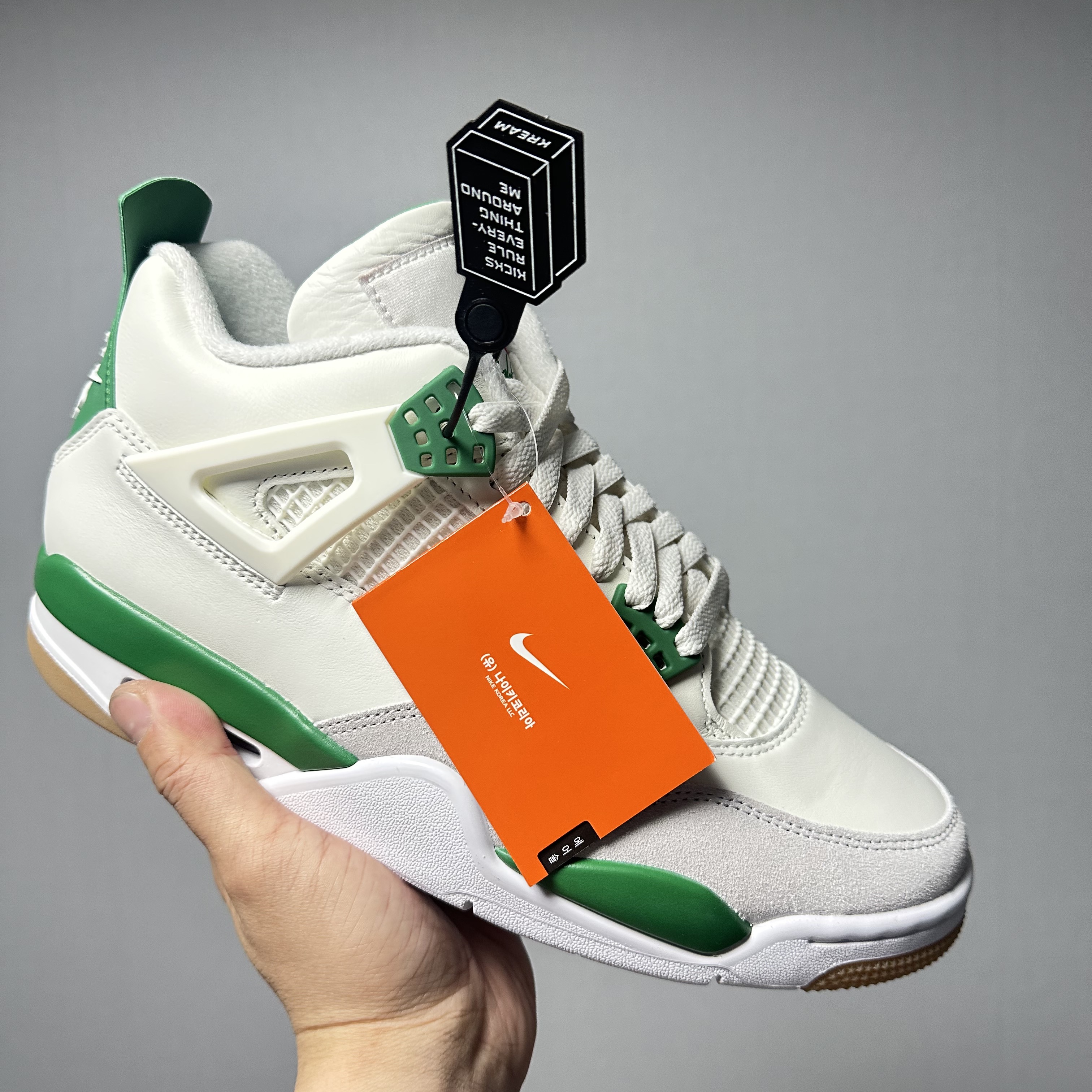 Jordan 4 x Nike SB Retro SP Pine Green 착용 스타일 - 1