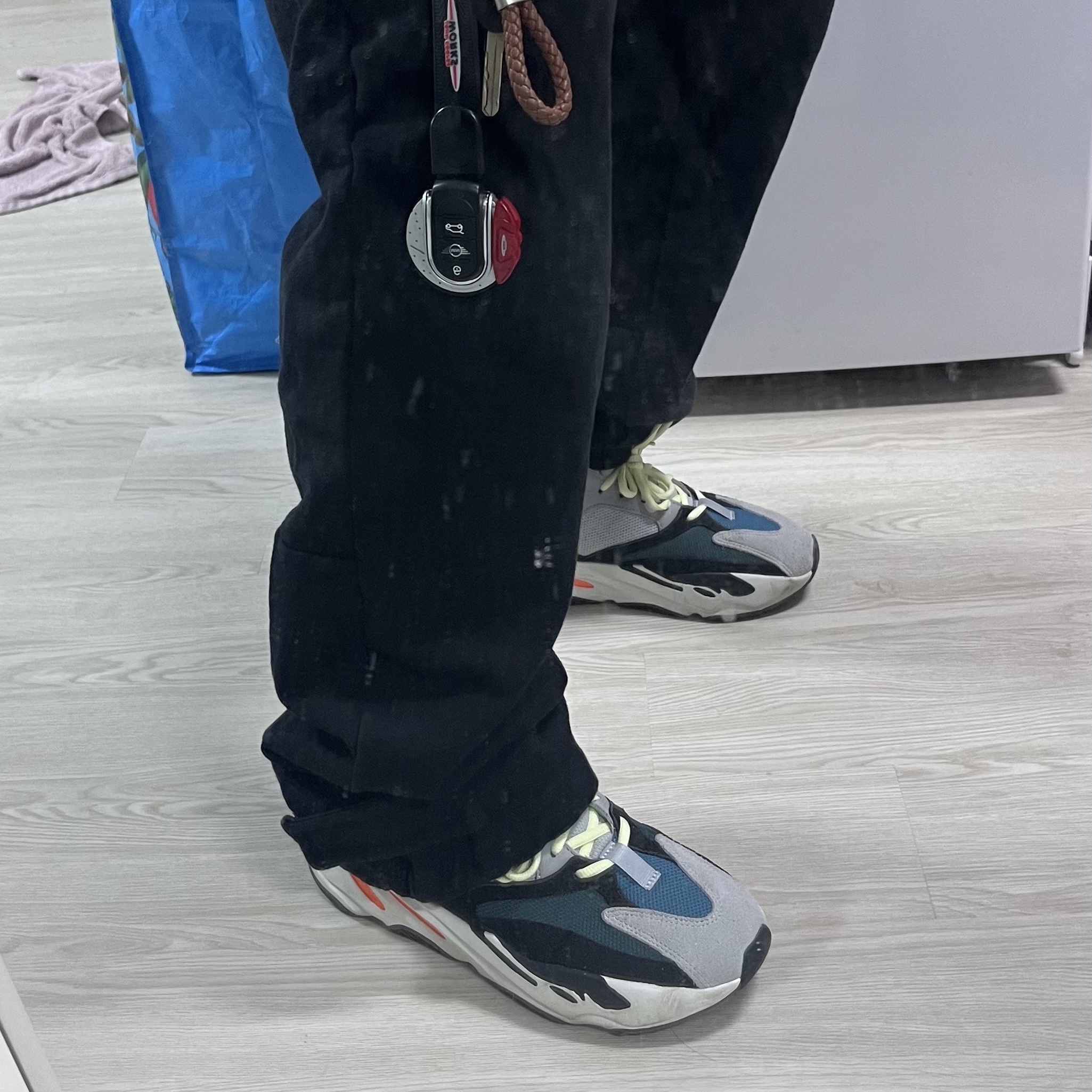 Adidas Yeezy Boost 700 Wave Runner Solid Grey 2021/2022 착용 스타일