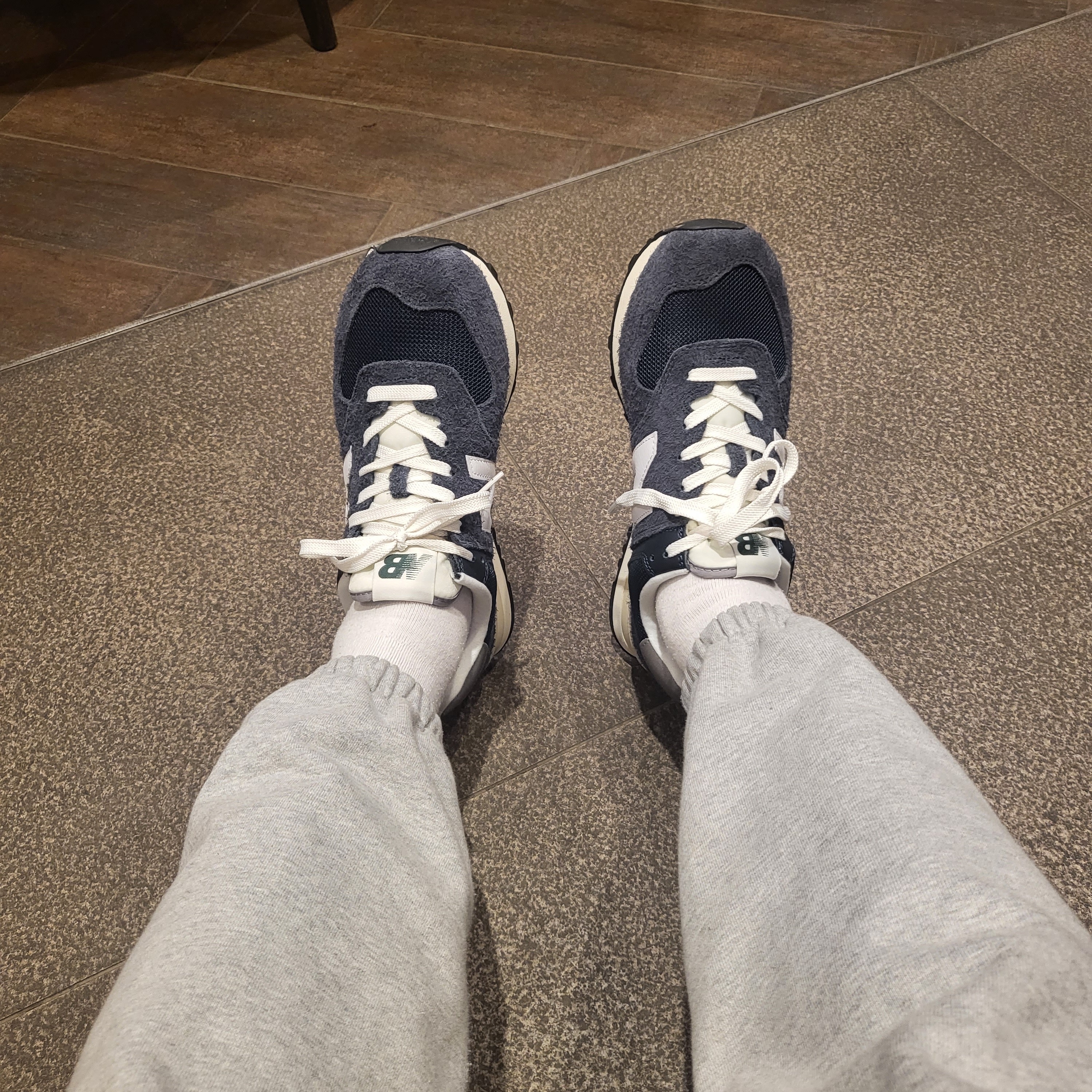 New Balance 574 Heritage Navy 착용 스타일