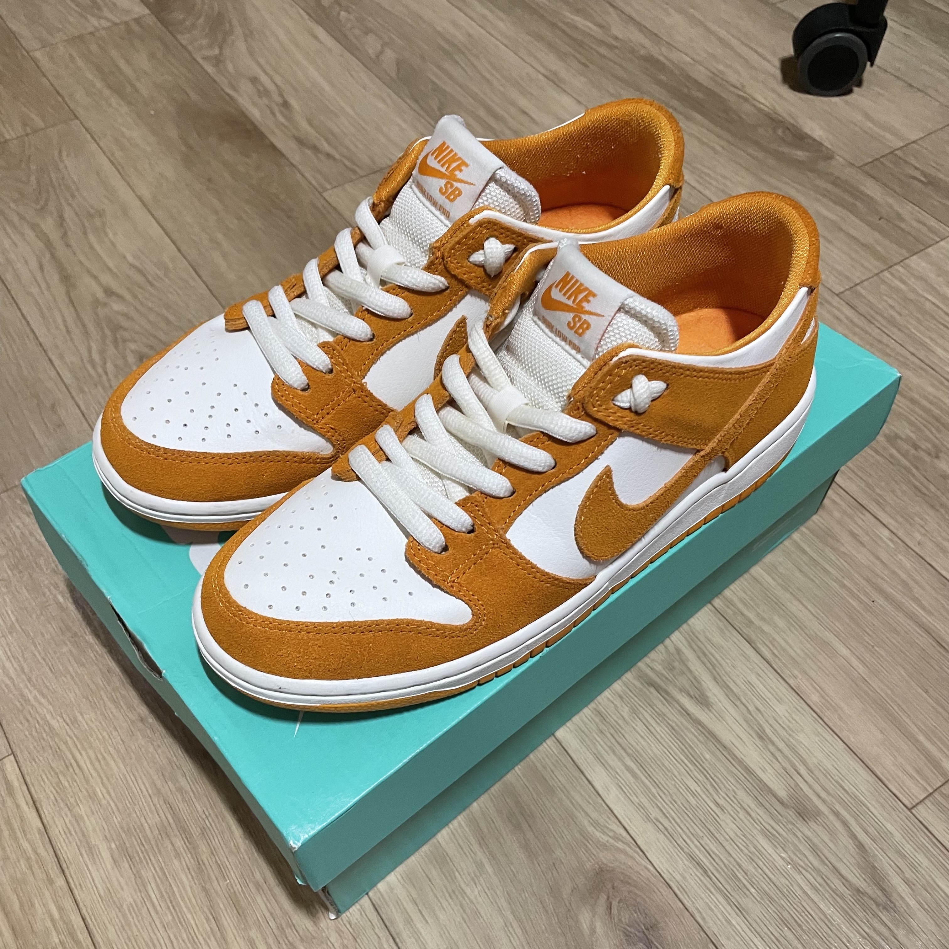 Nike SB Zoom Dunk Low Pro Circuit Orange 착용 스타일