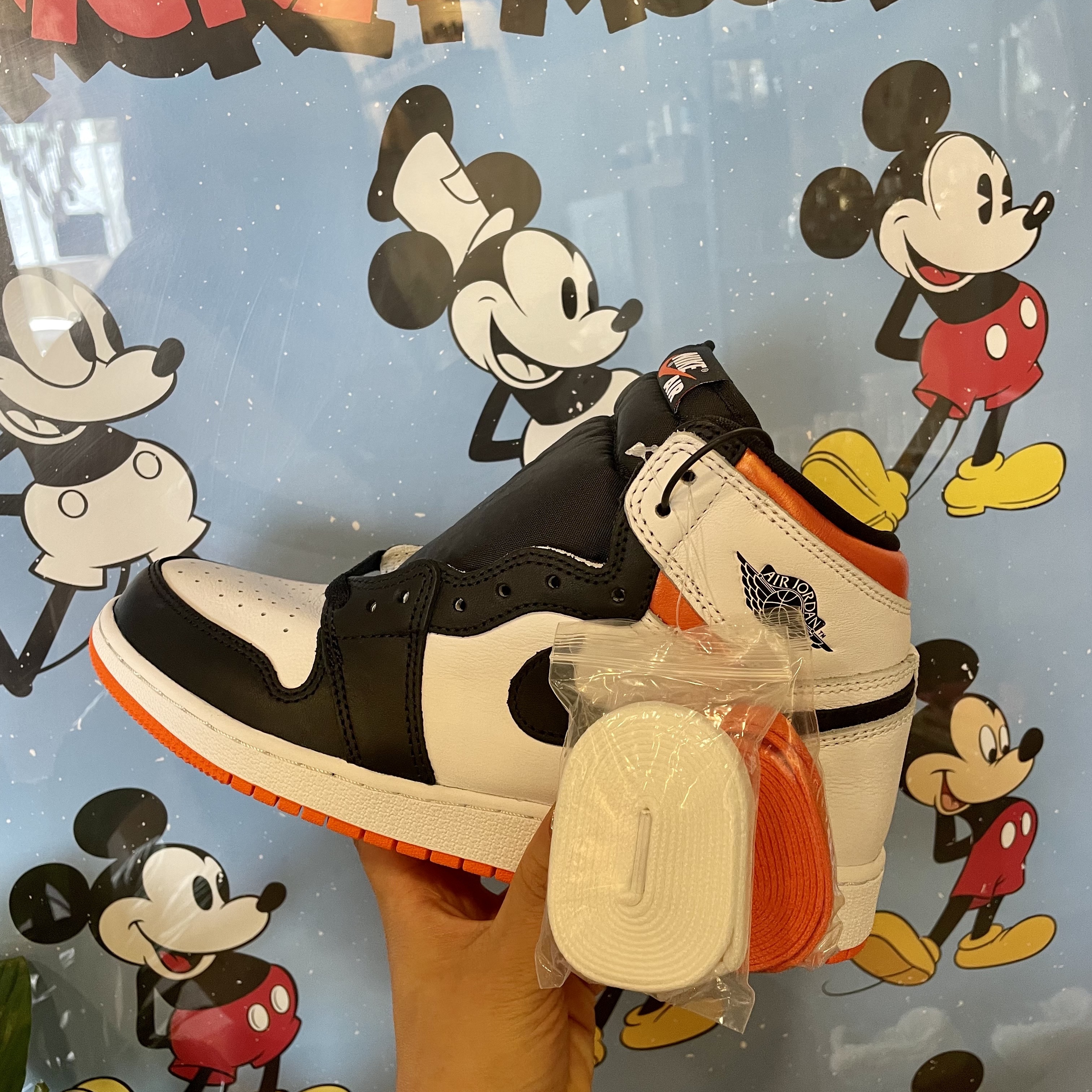 (GS) Jordan 1 Retro High OG Electro Orange 착용 스타일
