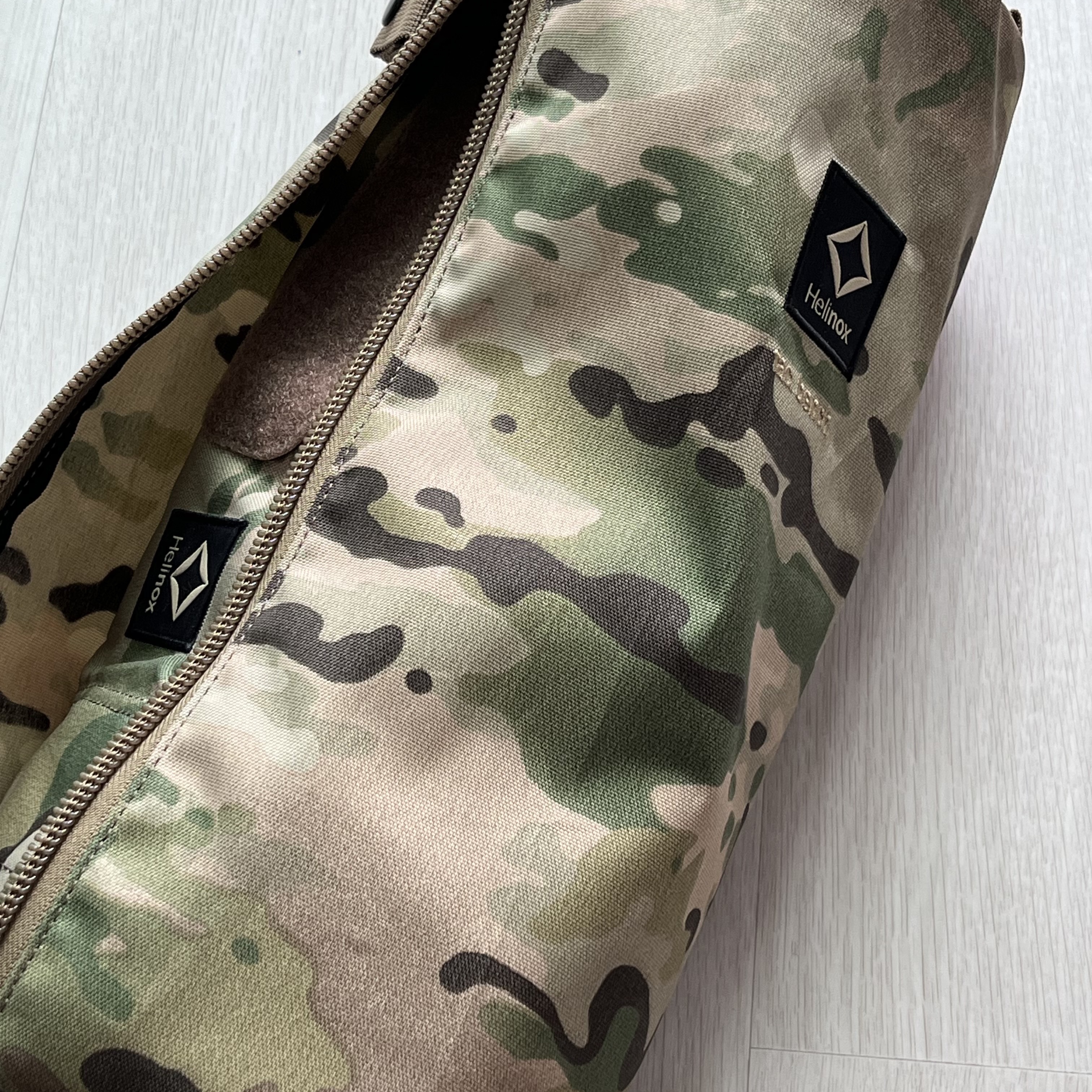 Helinox Tactical Bench Multicam 착용 스타일