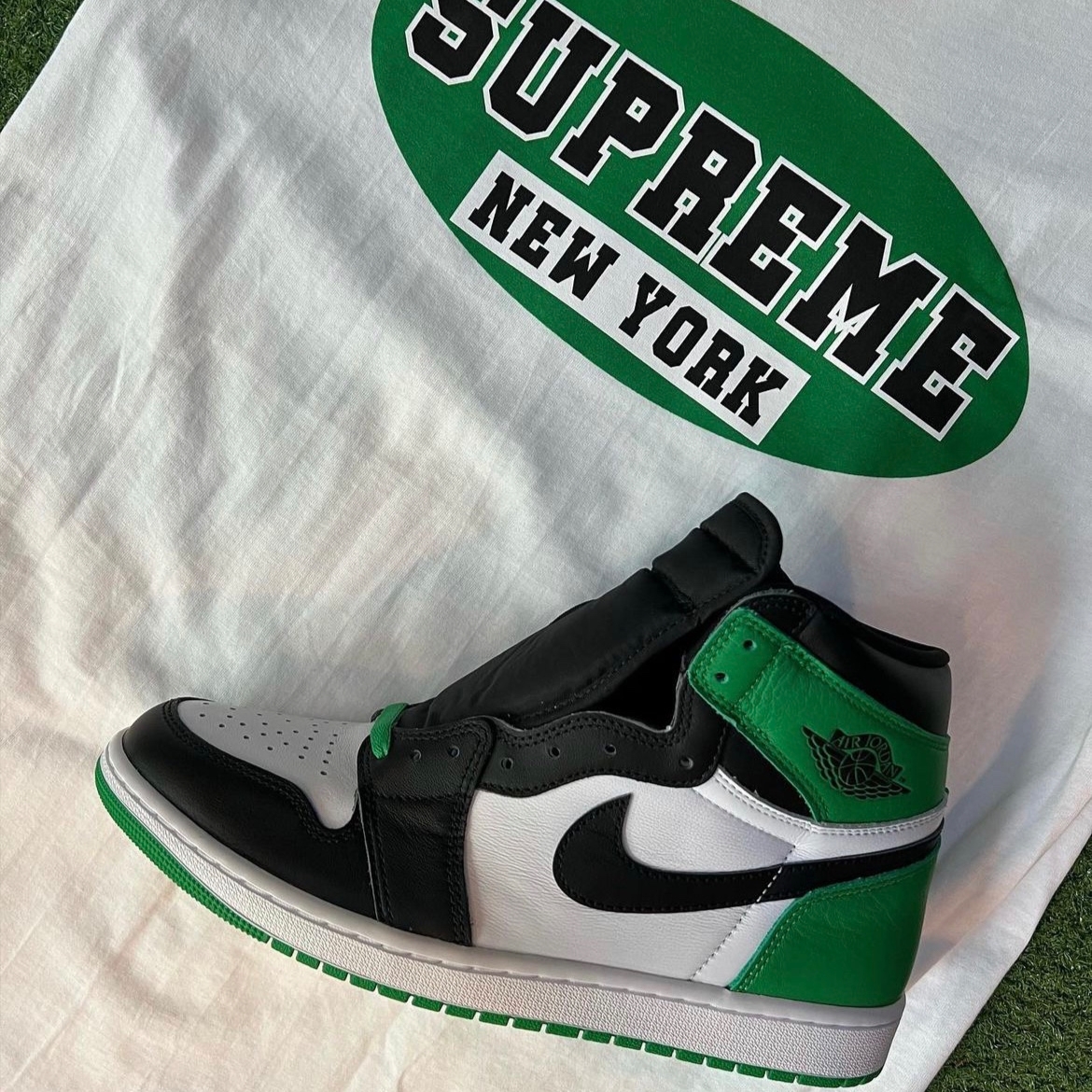 Supreme New York T-Shirt White - 23SS 착용 스타일
