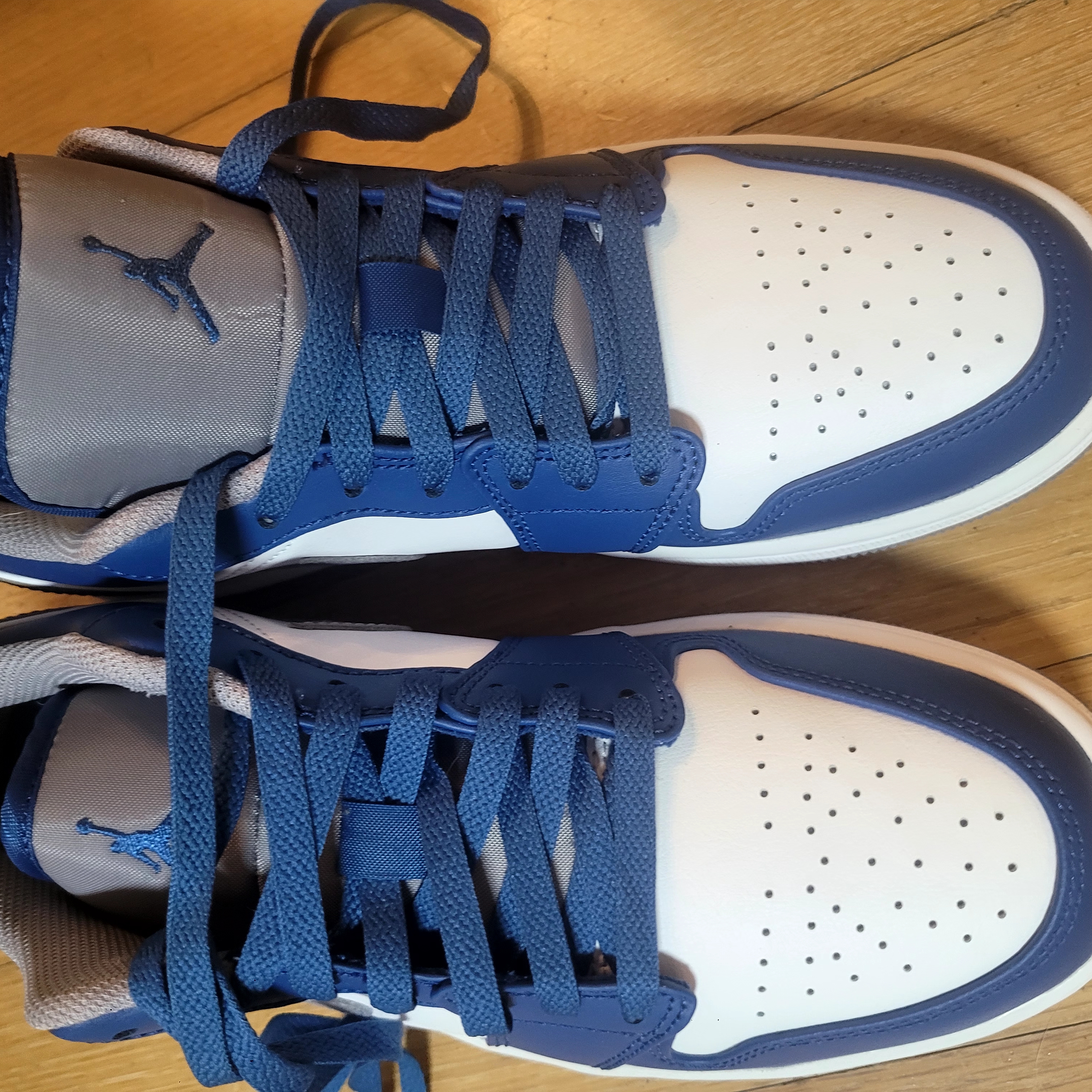 Jordan 1 Low True Blue Cement Grey 착용 스타일