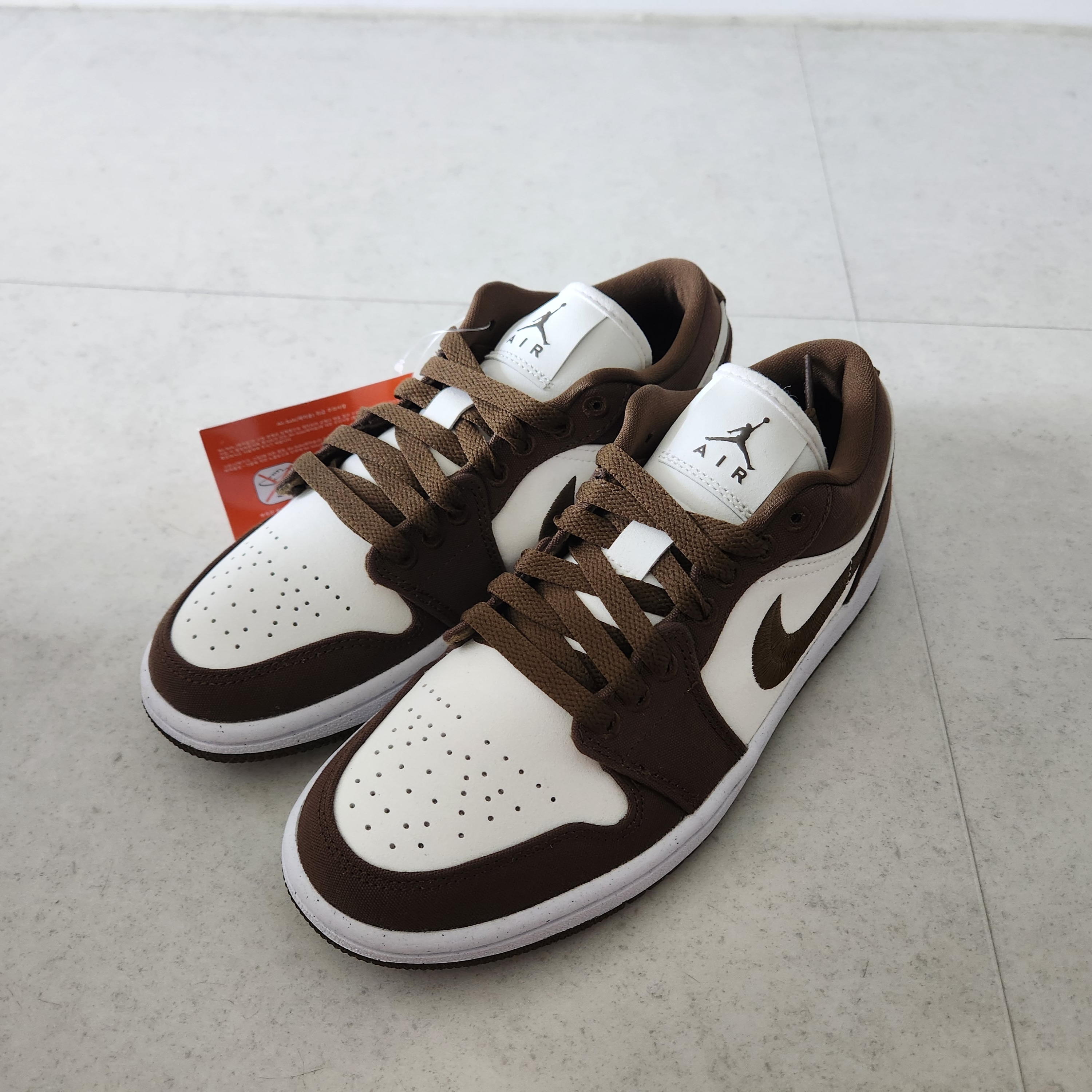 (W) Jordan 1 Low SE Light Olive 착용 스타일 - 1