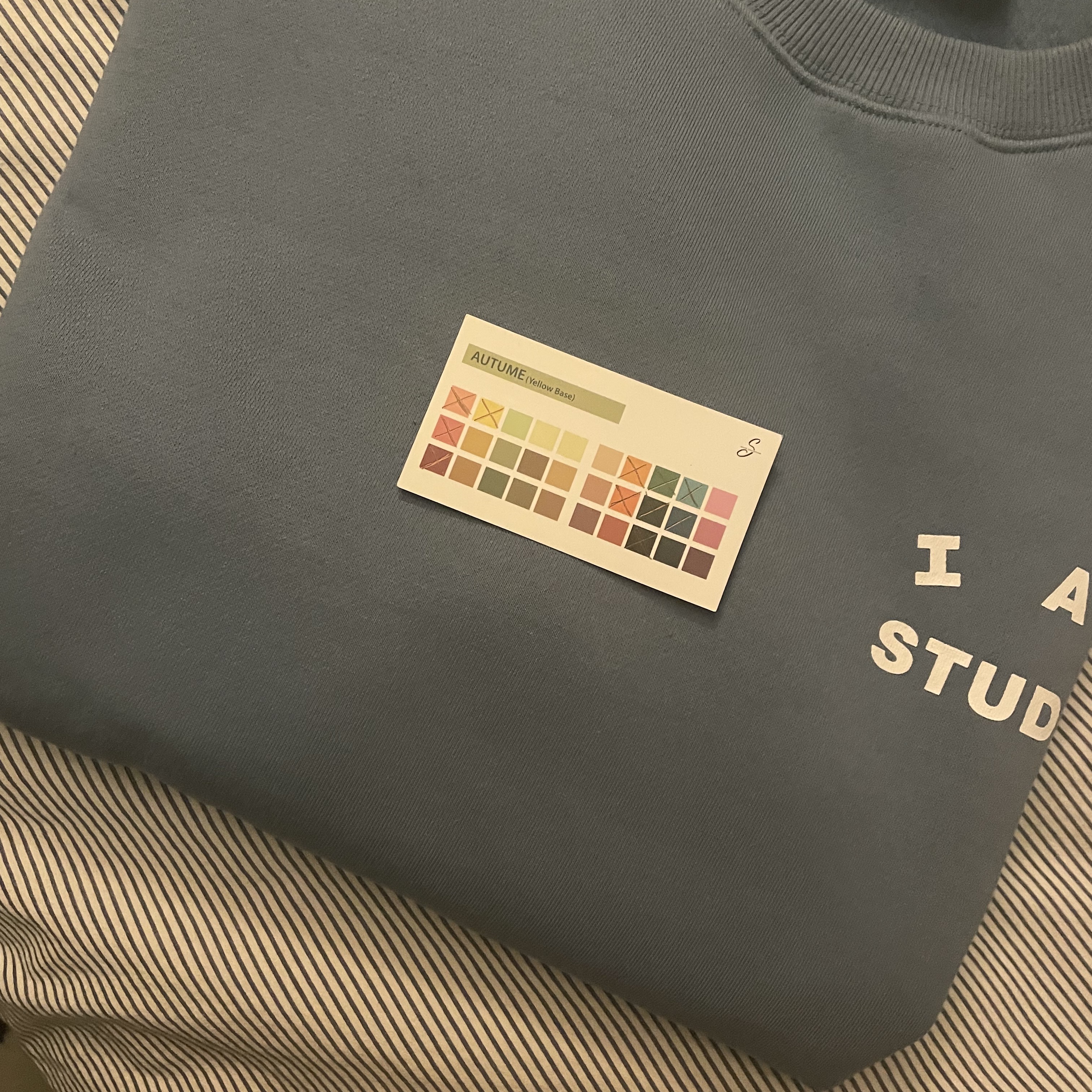 IAB Studio Crewneck Sky Blue 착용 스타일