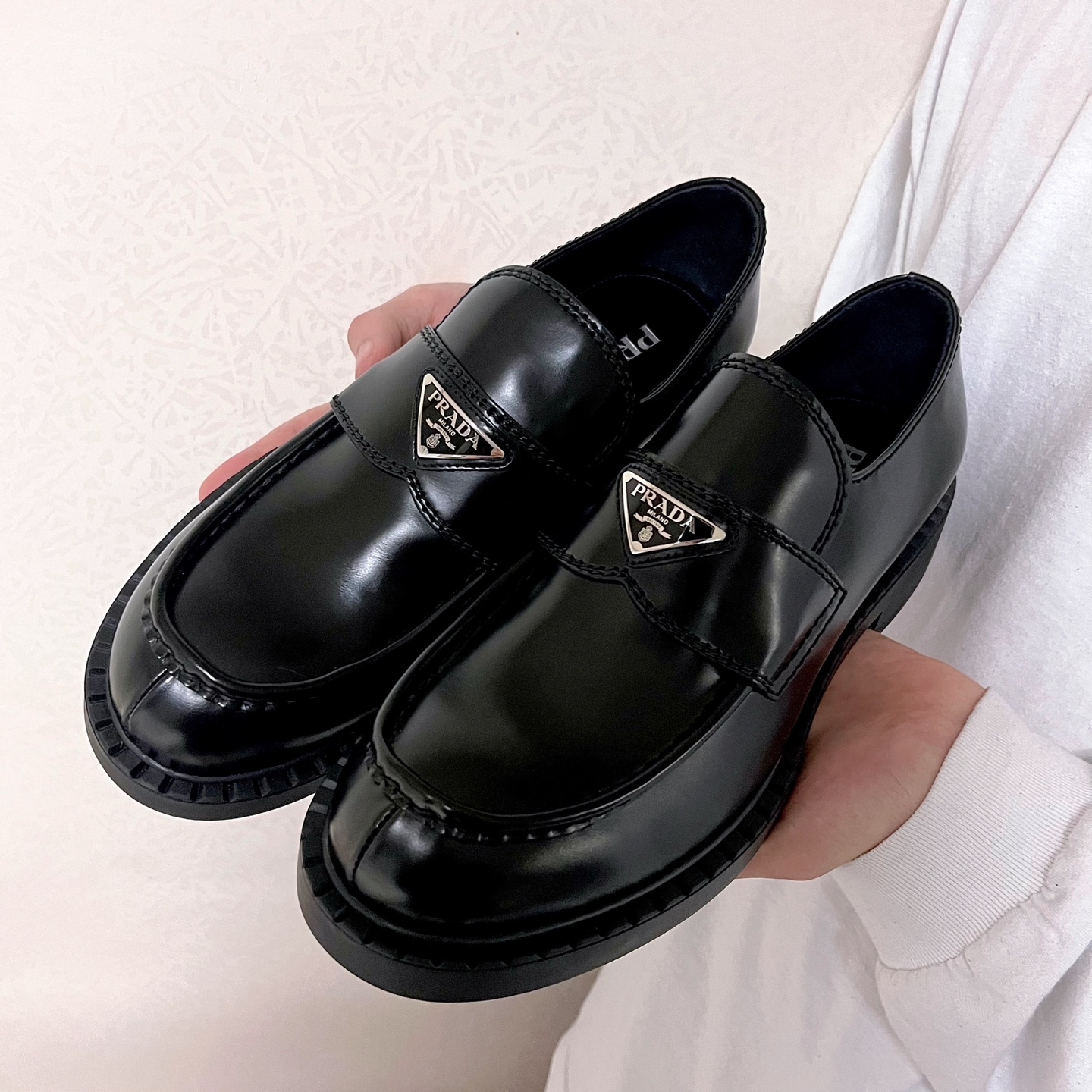 Prada Chocolate Brushed Leather Loafers Black 착용 스타일
