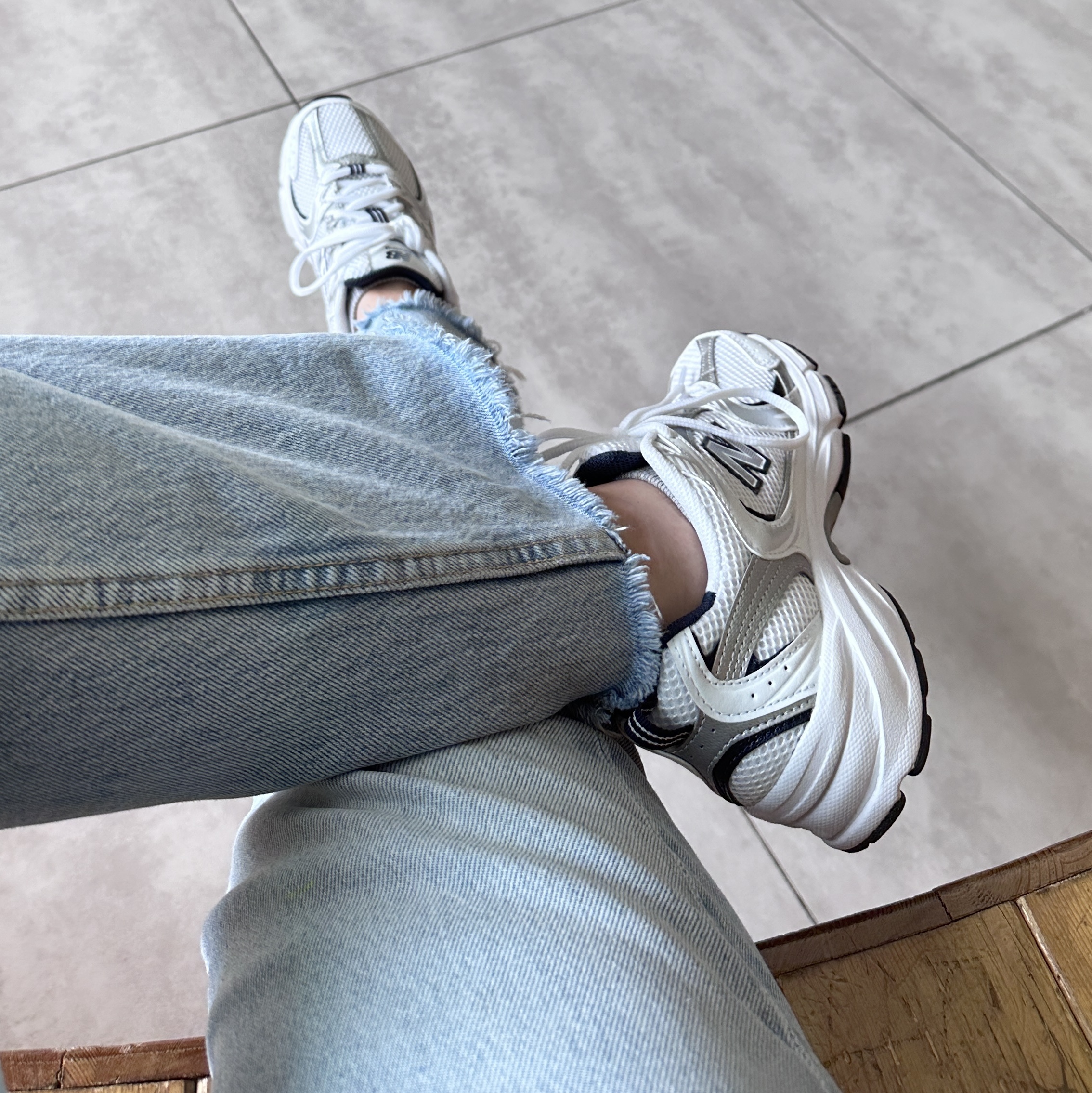 New Balance 530 White 착용 스타일