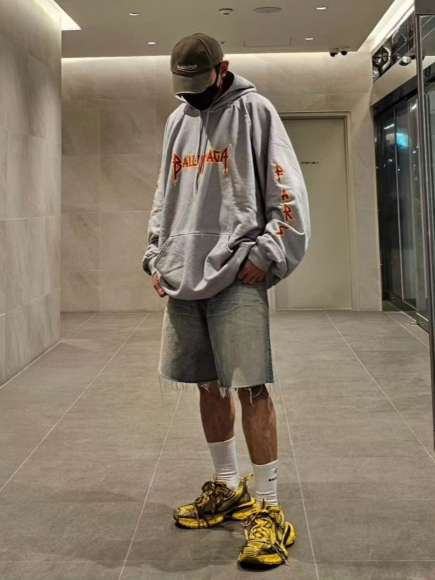 Balenciaga 3XL Sneakers Yellow Black 착용 스타일 - 1