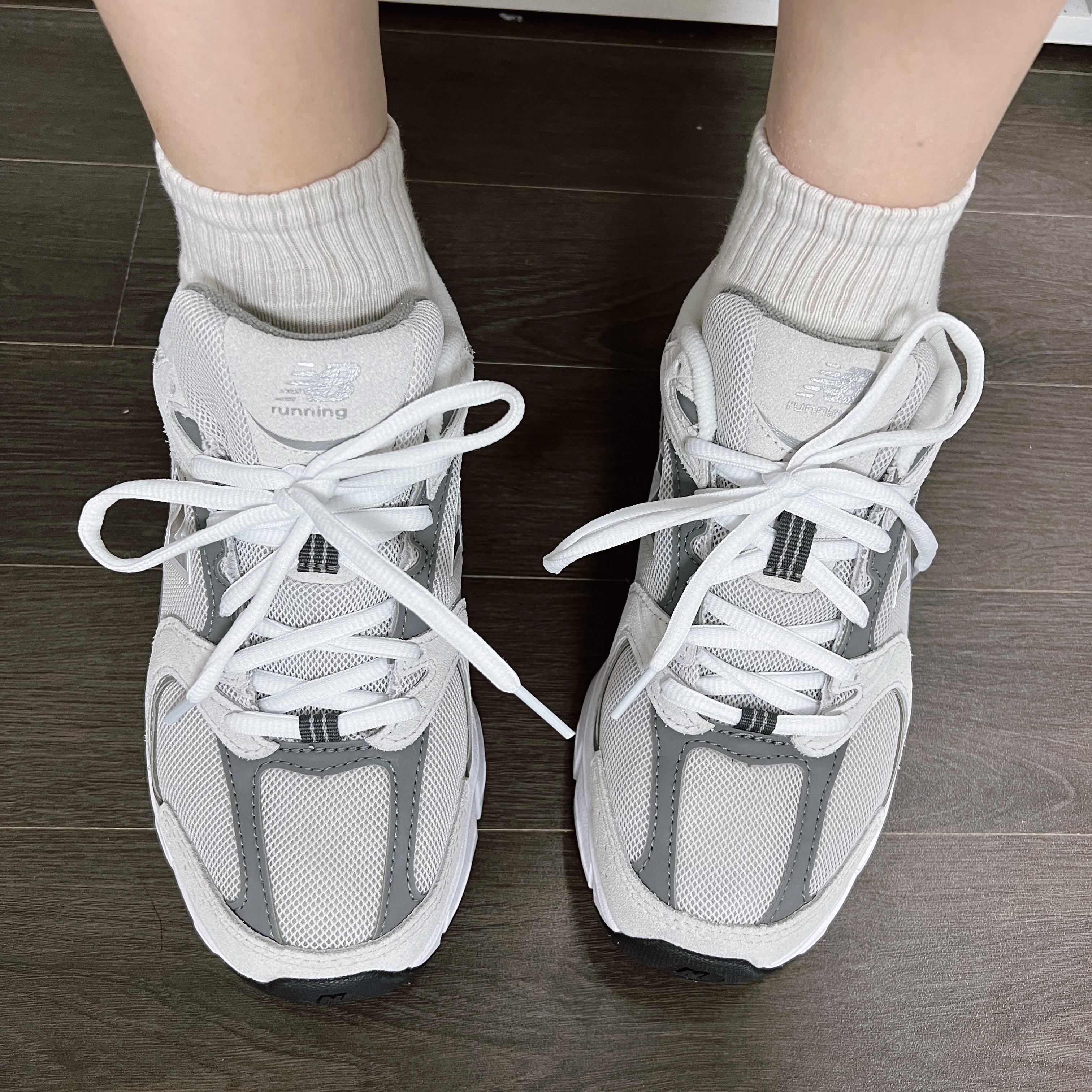 New Balance 530 Classic Grey 착용 스타일