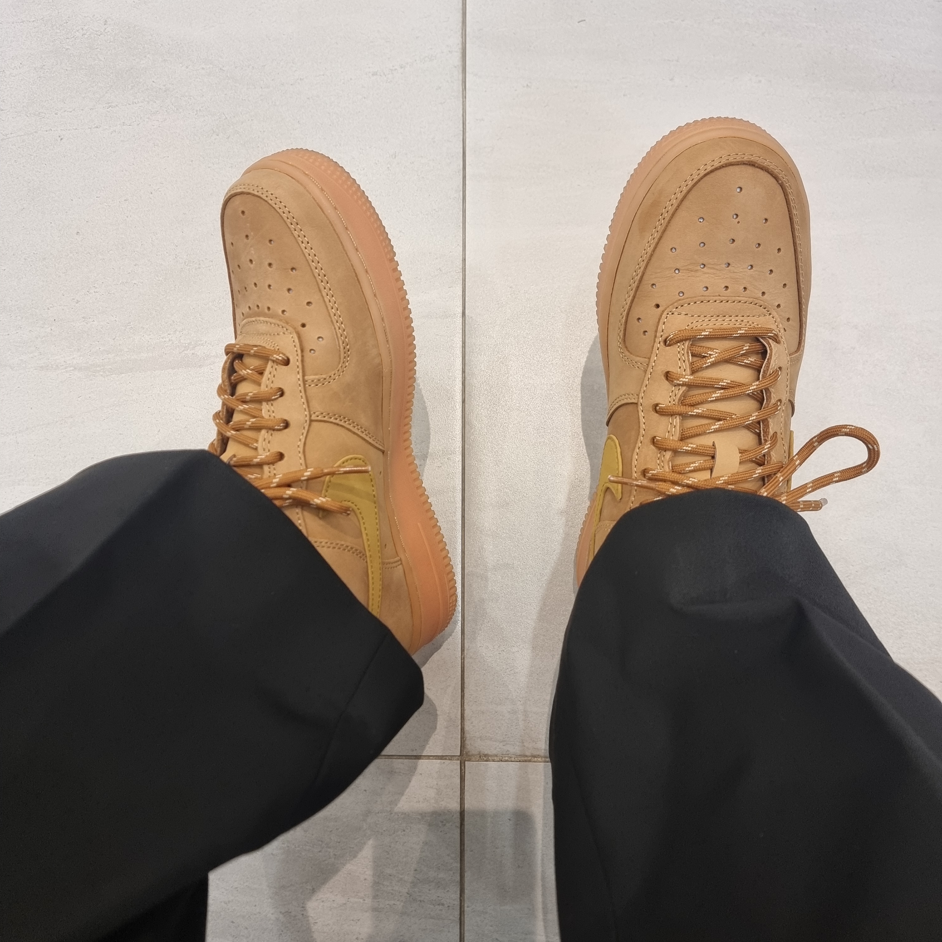 Nike Air Force 1 '07 WB Flax 착용 스타일