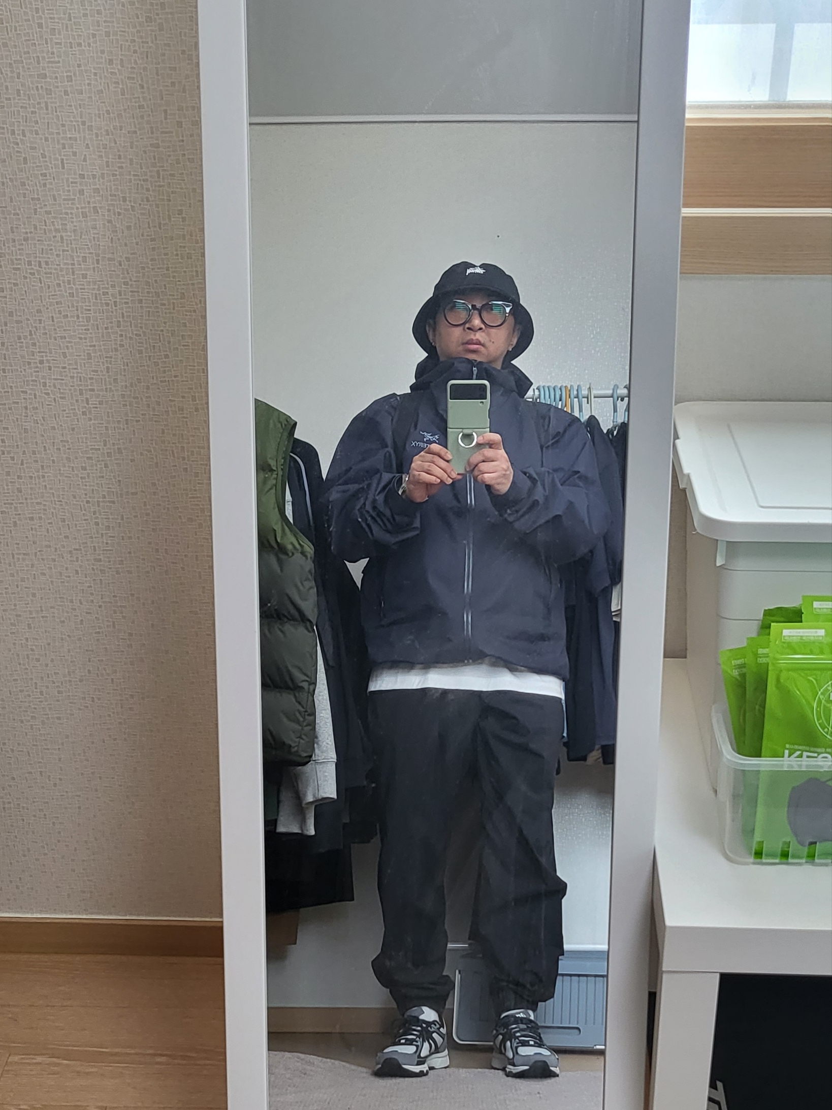 Arc'teryx Acrople Jogger Black, Arc'teryx Beta Jacket Black 착용 스타일