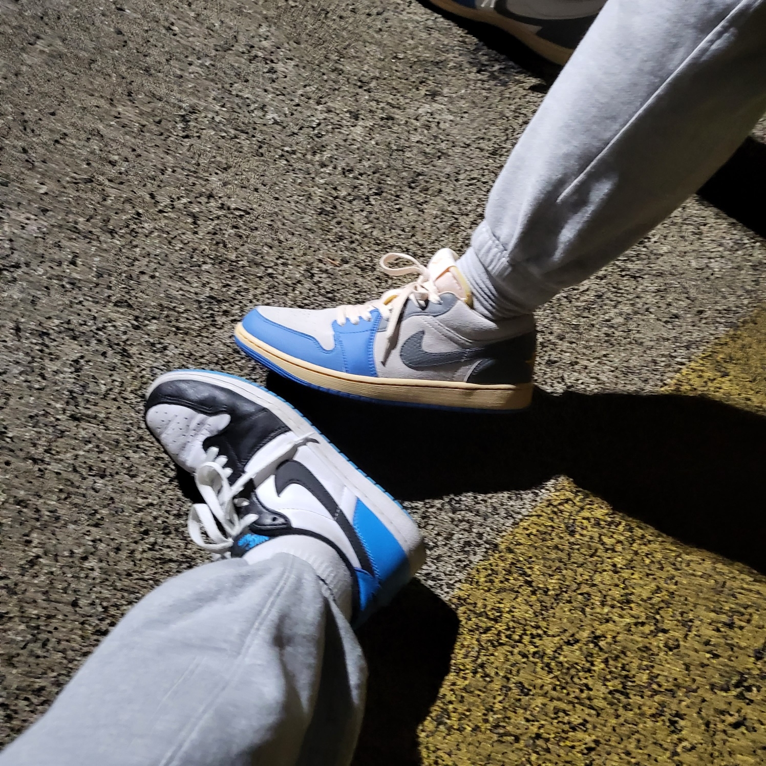 Jordan 1 Low SE Tokyo 96, Jordan 1 Retro Low OG Black and Dark Powder Blue 착용 스타일