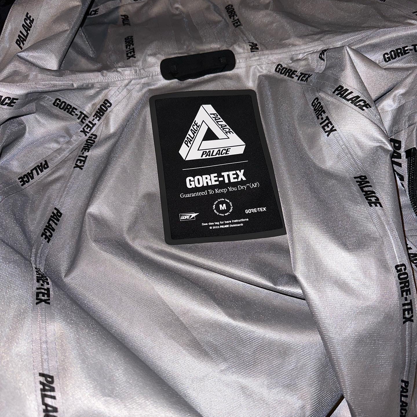 Palace Gore-Tex Cargo Jacket Black - 23SS, Salomon Speedverse PRG Silver Frost Grey Lunar Rock 착용 스타일 - 3