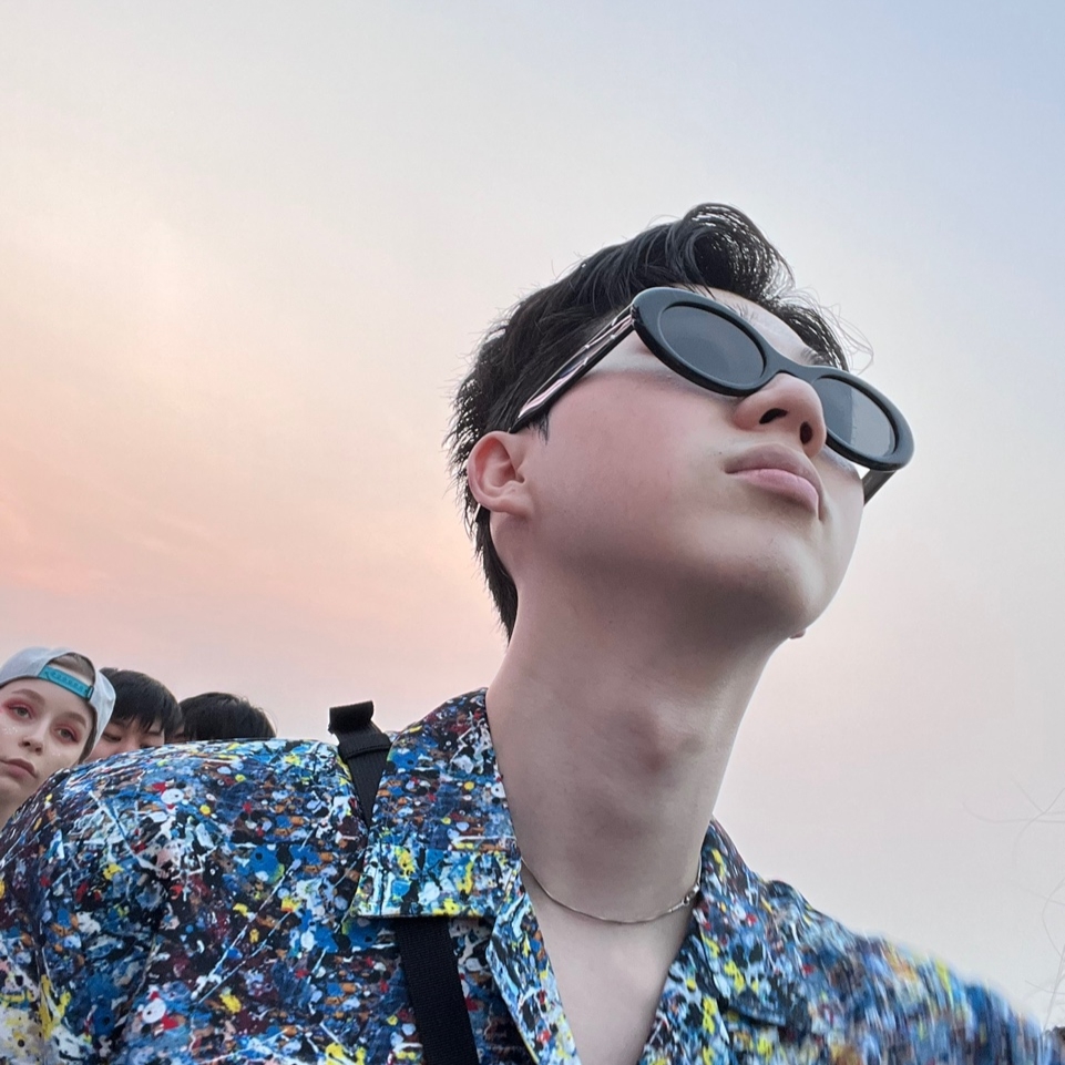 Gentle Monster x Maison Margiela MM005 Black Black 착용 스타일