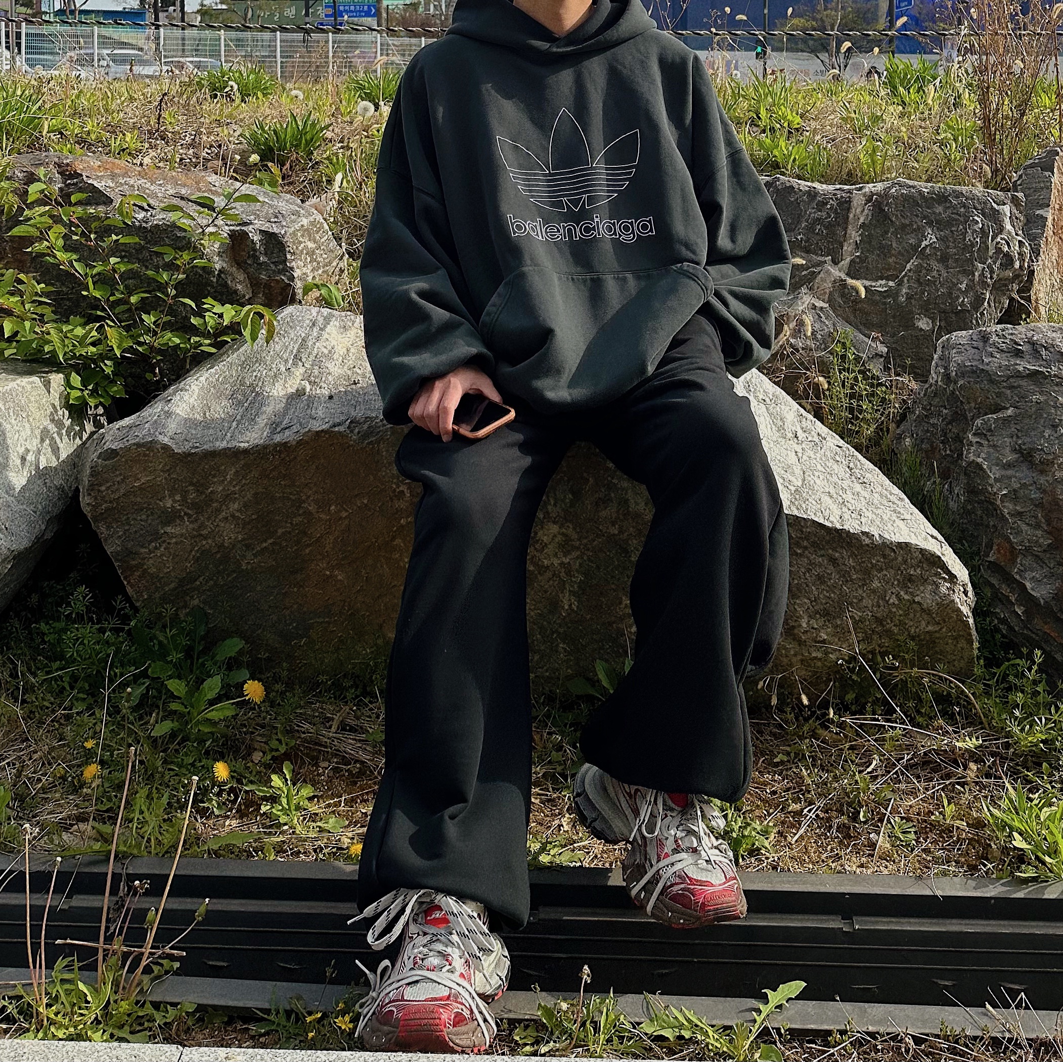 Balenciaga x Adidas Heavyweight Fleece Oversized Hoodie Green, Balenciaga 3XL Sneakers White Red 착용 스타일 - 4