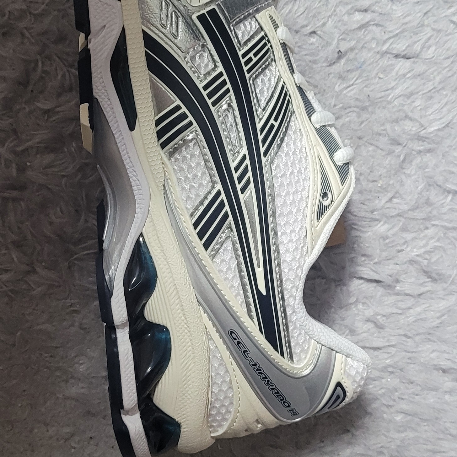 (W) Asics Gel-Kayano 14 White Midnight 착용 스타일