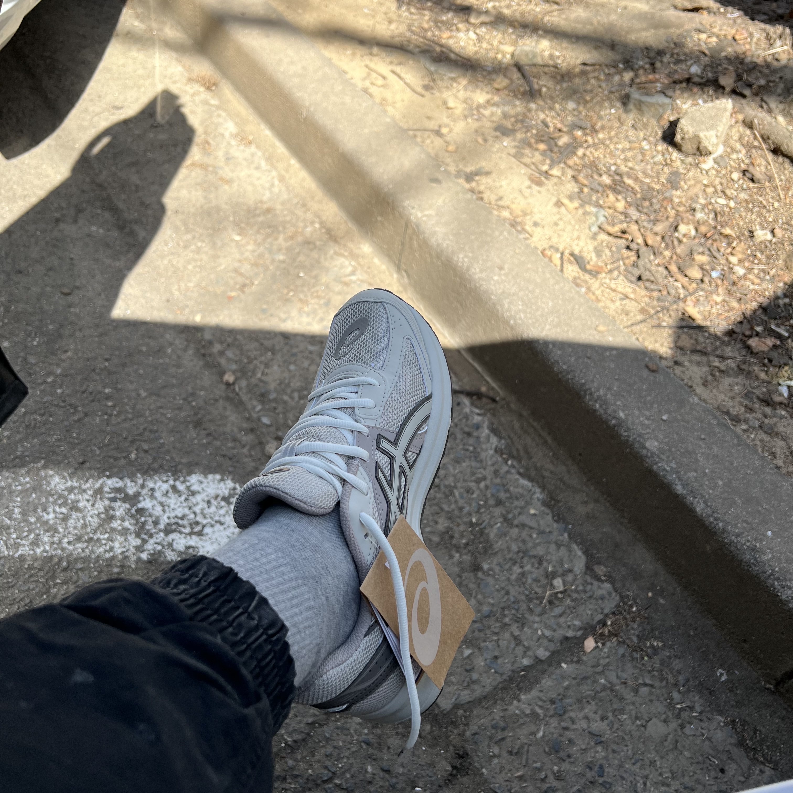 Asics Jog 100 S Birch - 2E Wide 착용 스타일