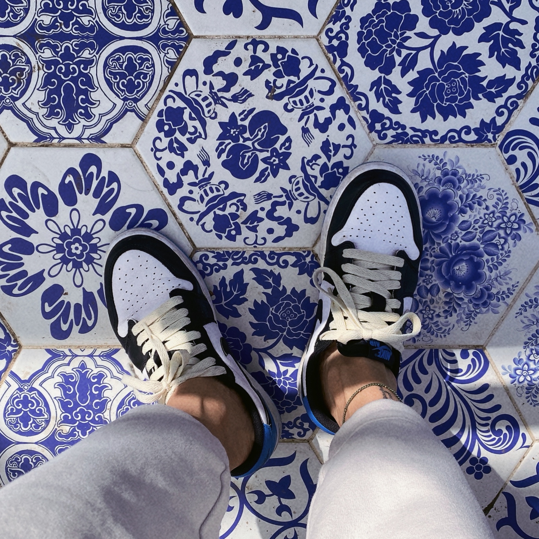 (W) Jordan 1 Retro Low OG Black and Dark Powder Blue 착용 스타일