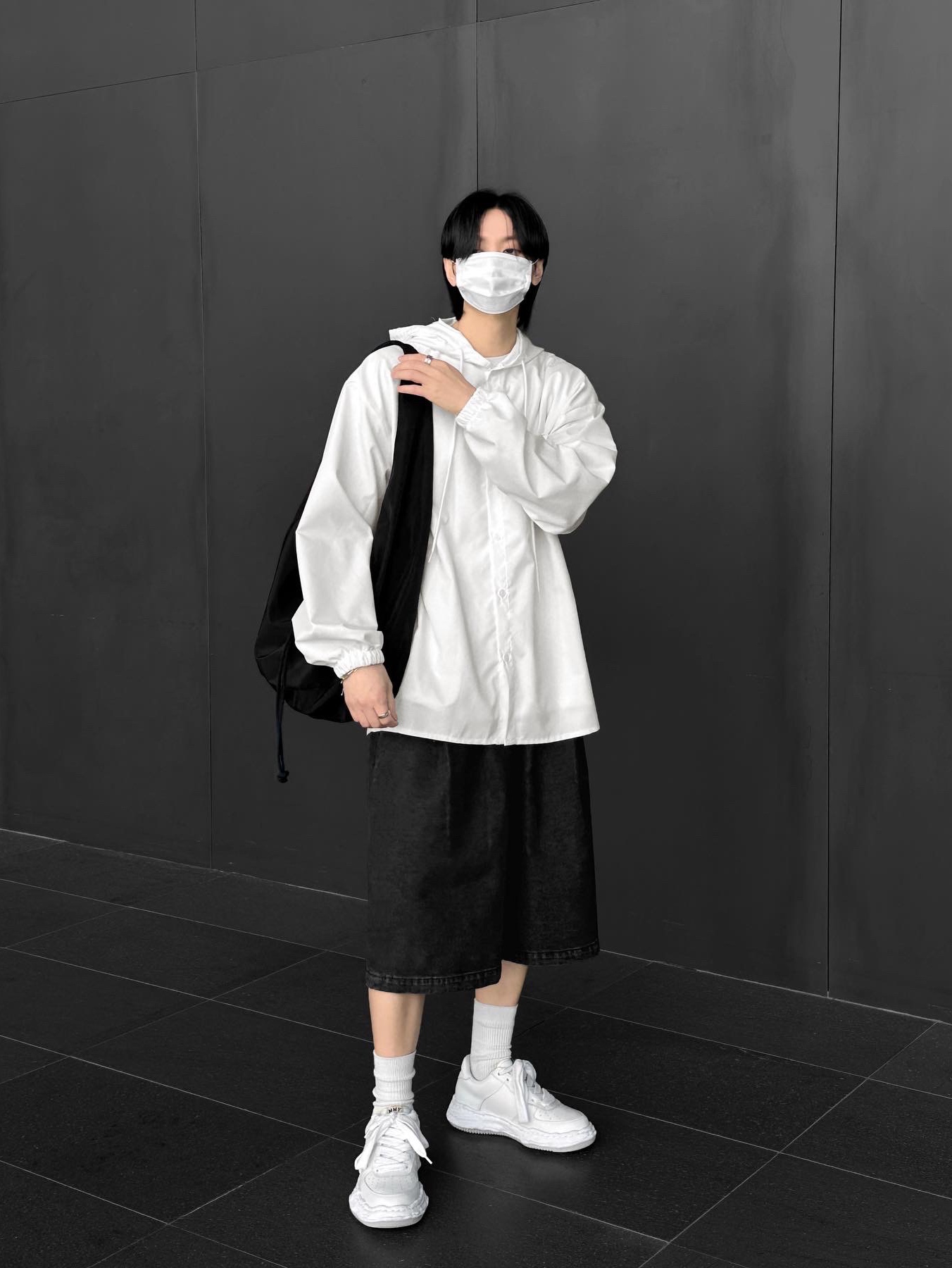 Maison Mihara Yasuhiro Wayne OG Sole Leather Low-top Sneakers White 착용 스타일 - 4
