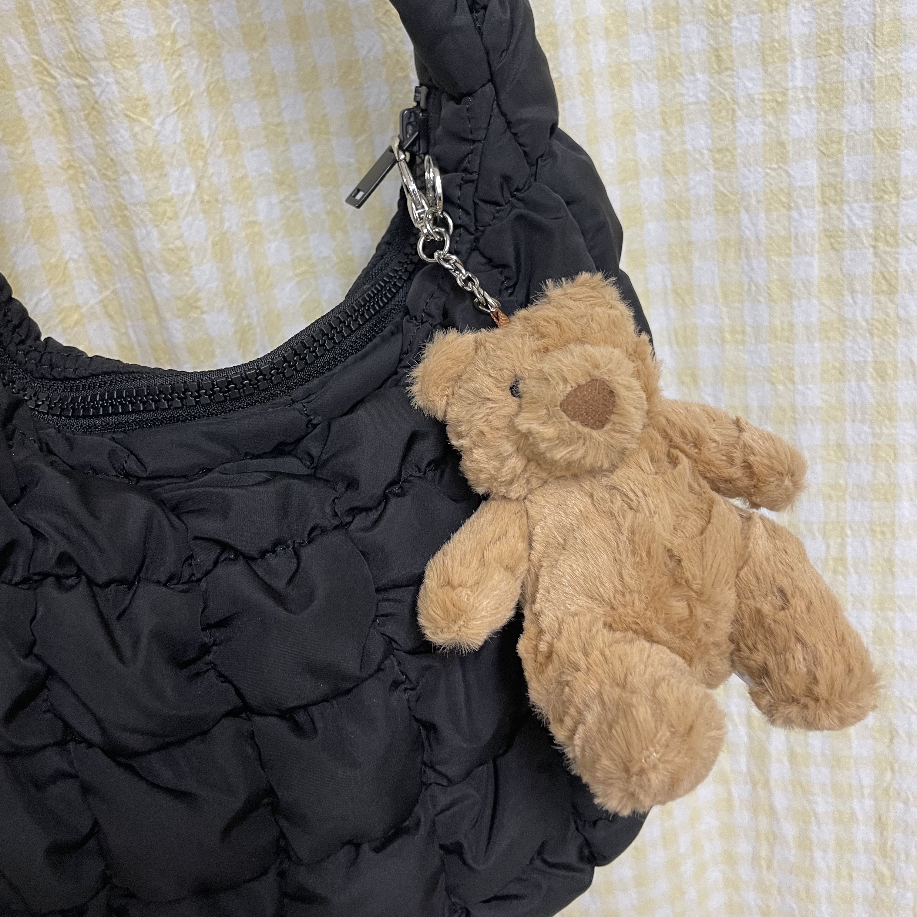 Jellycat Bartholomew Bear Bag Charm Brown 착용 스타일