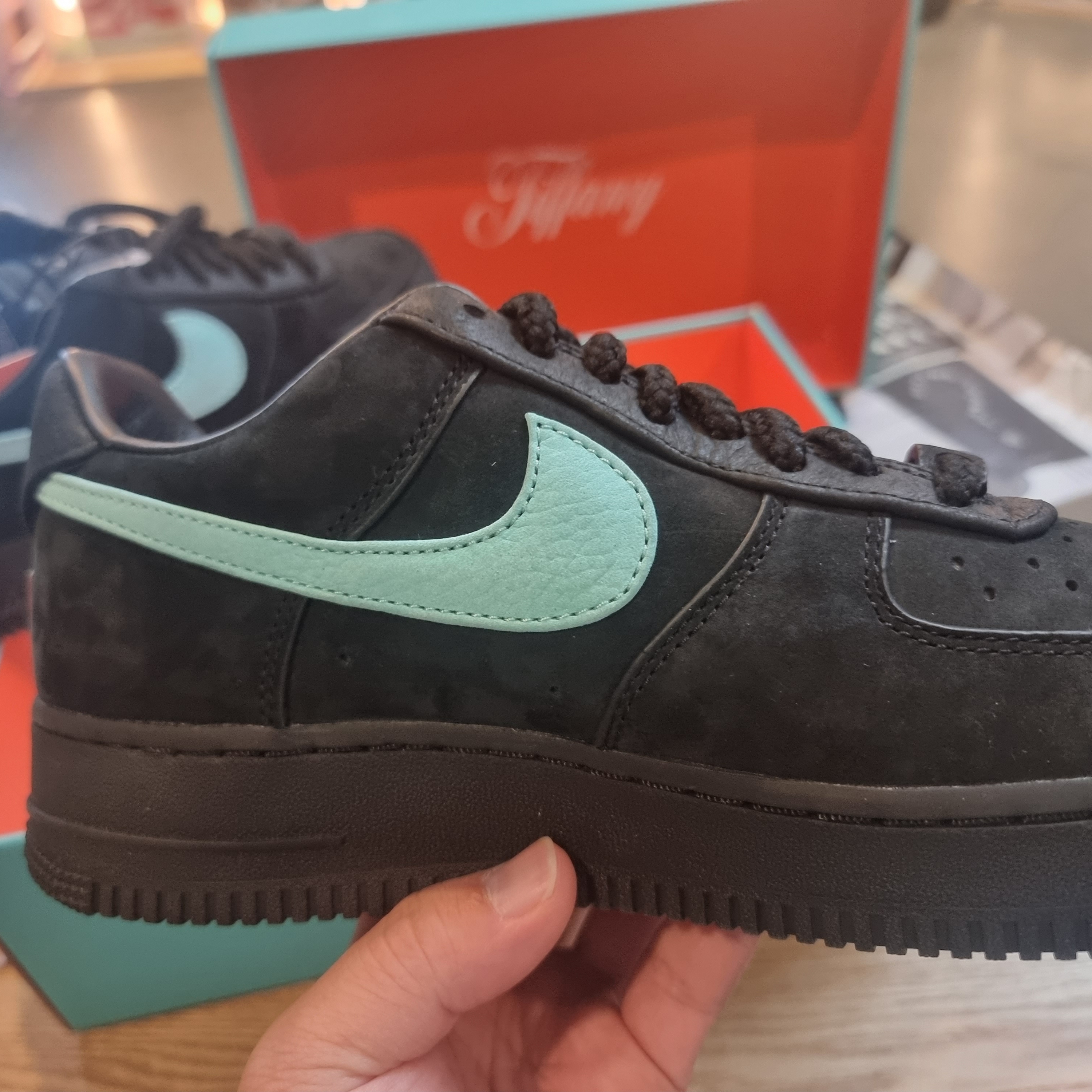 Nike x Tiffany & Co. Air Force 1 Low SP 1837 착용 스타일 - 3