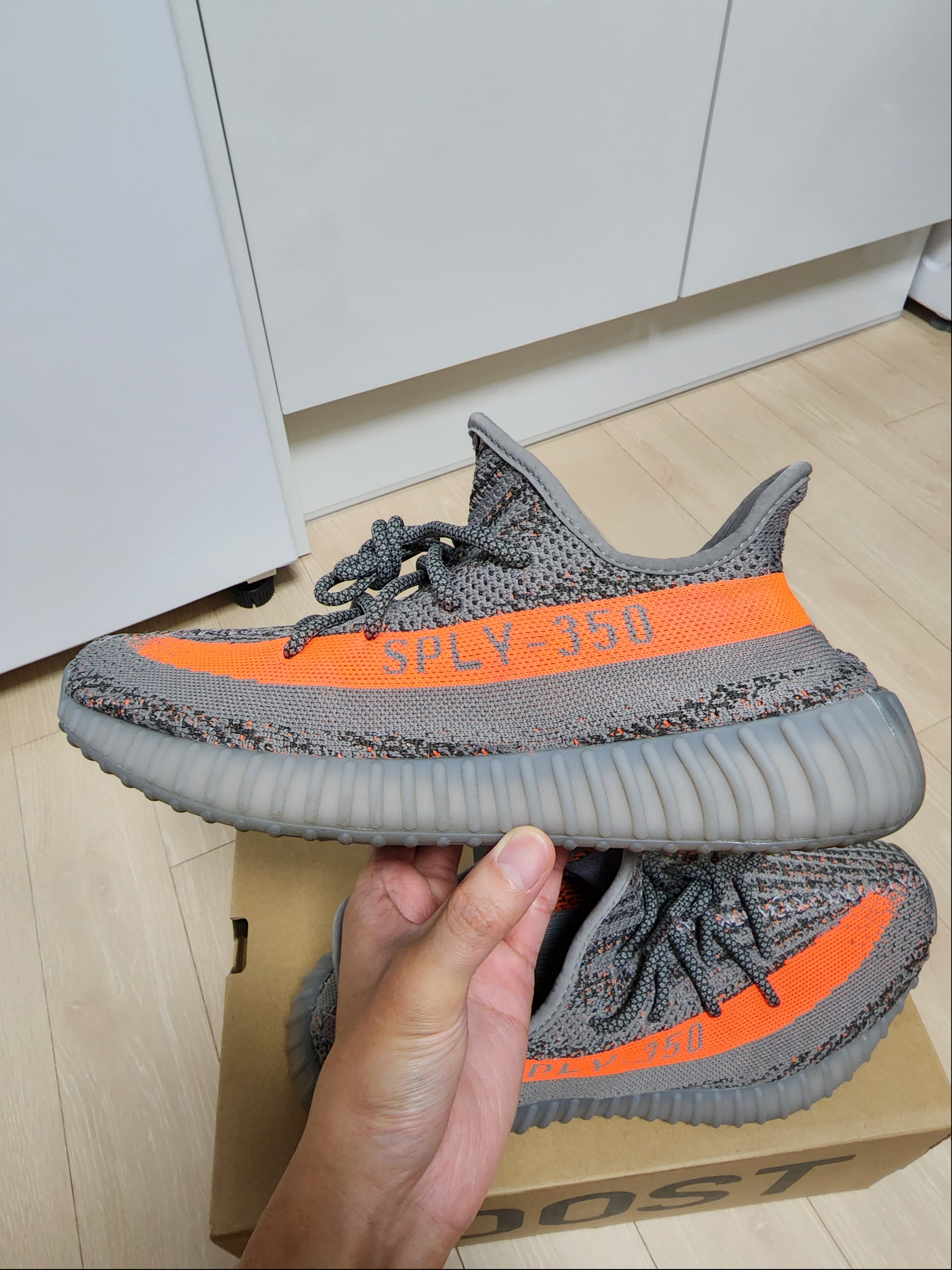 Adidas Yeezy Boost 350 V2 Beluga - Reflective 착용 스타일
