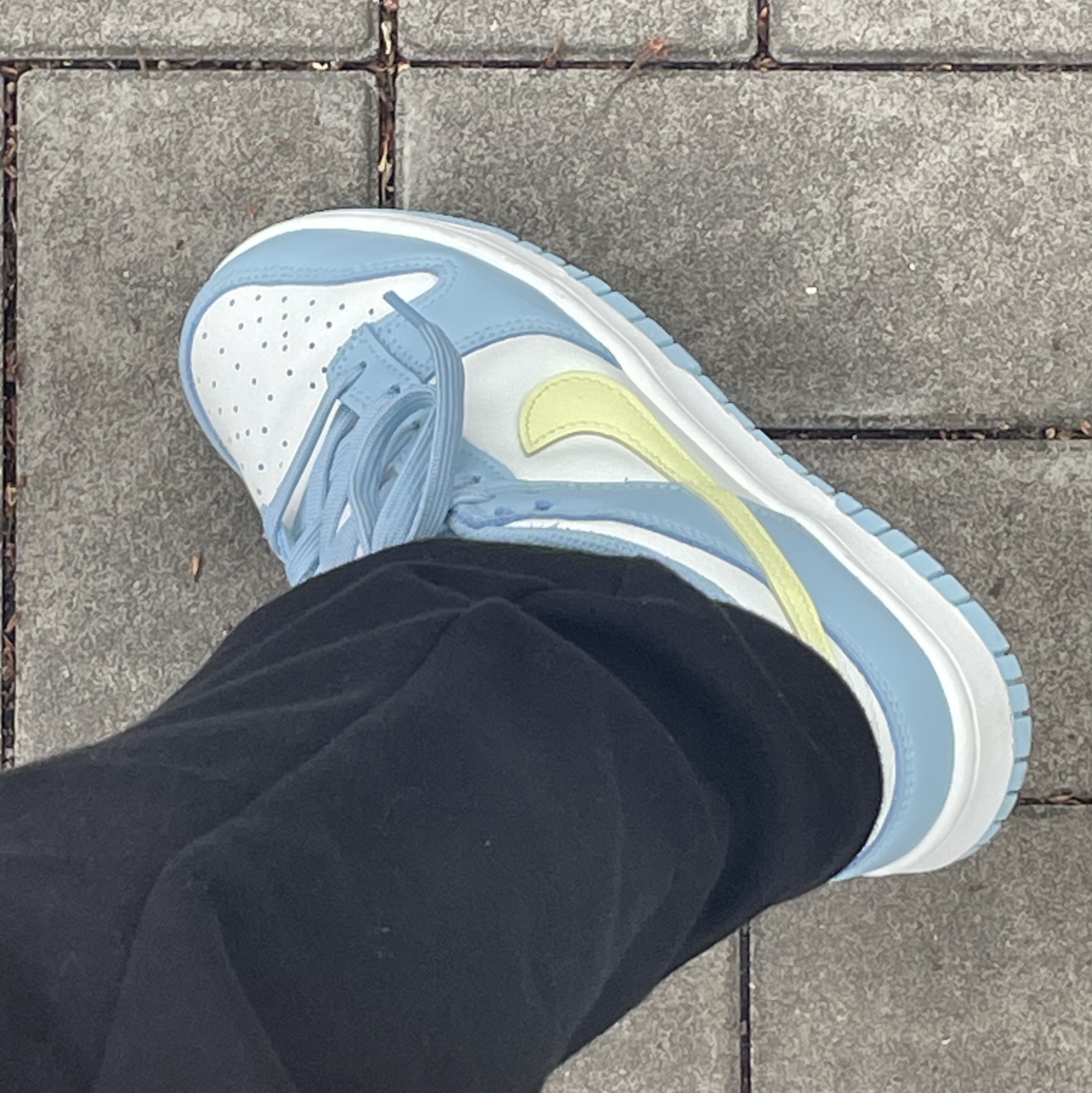 (W) Nike Dunk Low Sail Citron Tint 착용 스타일 - 1