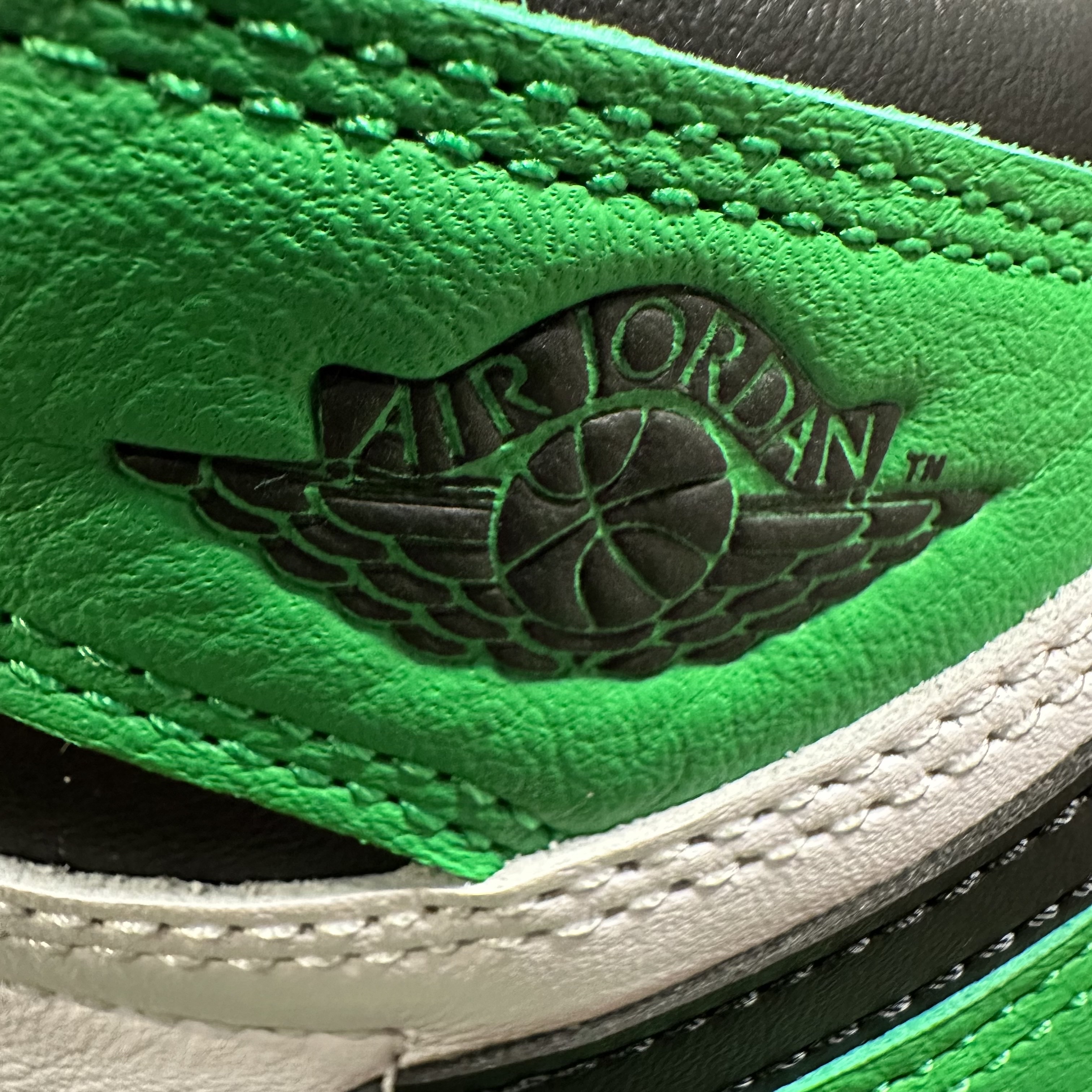 Jordan 1 Retro High OG Black and Lucky Green, (GS) Jordan 1 Retro High OG Black and Lucky Green 착용 스타일 - 3