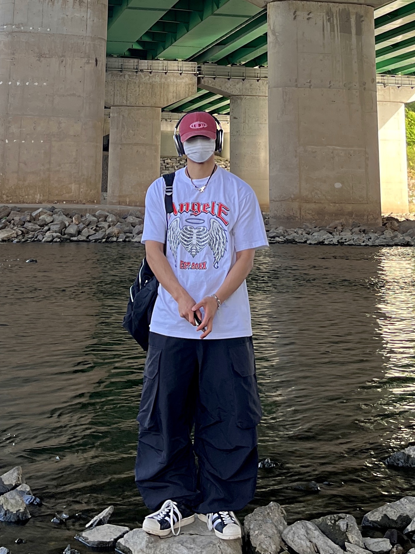 Adidas Superstar 82 Black White, Apple AirPods Max Lightning Space Gray (Korean Ver.) 착용 스타일 - 3